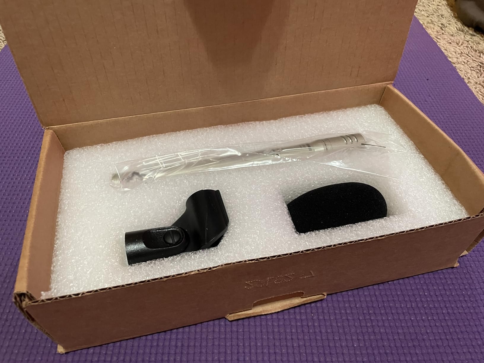 SM81-LC Cardioid Condenser Instrument Microphone for Guitar, Piano, and Cymbals, Includes Swivel Adapter, Attenuator-Switch Lock, Windscreen, Carrying Case, No Cable Included (SM81-LC) customer photo 2