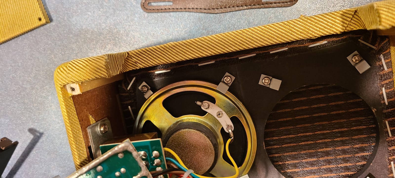 Fender Mini Deluxe Electric Guitar Amp, Portable Guitar Amp, 3 Watts, with 2-Year Warranty 7.48Dx11.42Wx3.54H Inches, Tweed customer photo 2