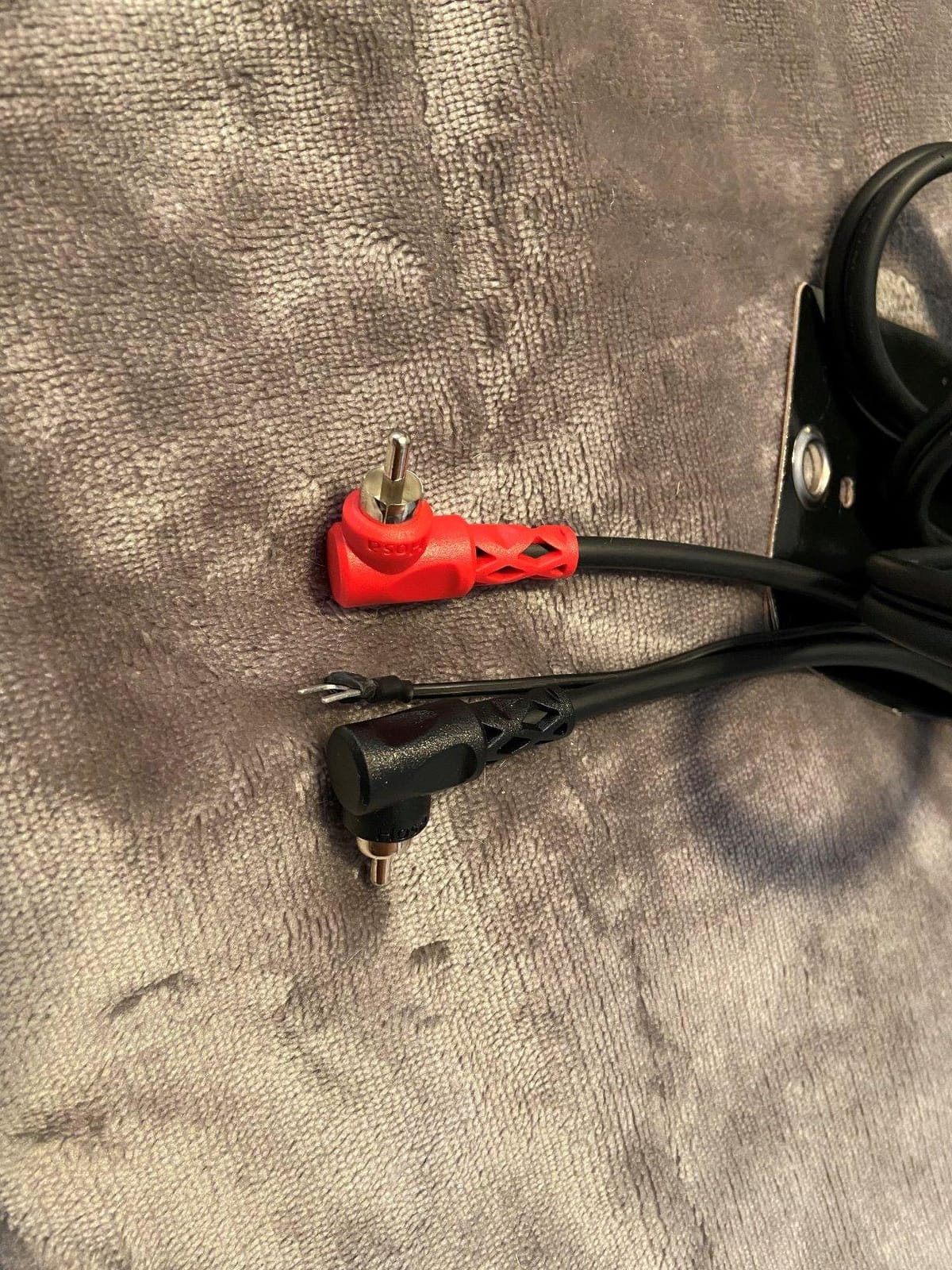 Hosa CRA-202DJ Stereo Interconnect, Dual RCA to Dual Right-Angle RCA with Ground Wire, 6.6 Feet customer photo 2