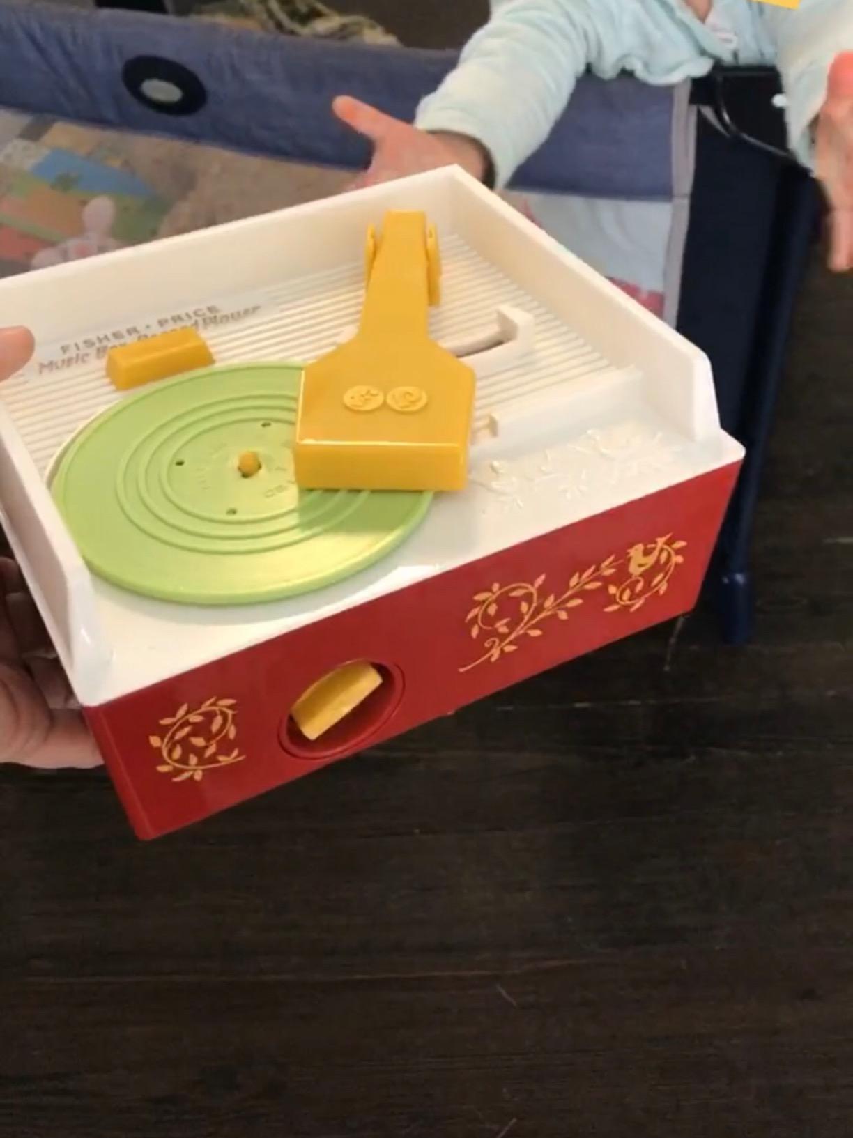 Fisher Price Classics - Record Player - Retro, Tactile Interactive Retro Toy for Kids, Girls, Boys, Toddlers, Baby, Preschooler, Unisex 18 Months + customer photo 2