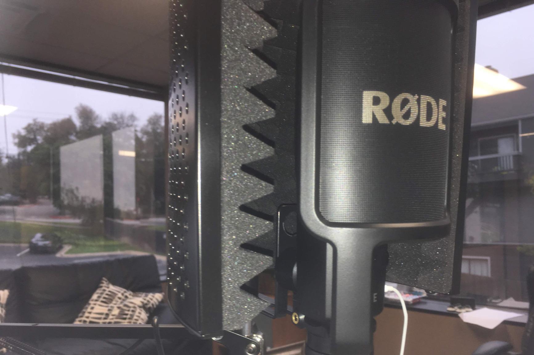 RØDE NT-USB Versatile Studio-quality Condenser USB Microphone with Pop Filter and Tripod for Streaming, Gaming, Podcasting, Music Production, Vocal and Instrument Recording customer photo 2