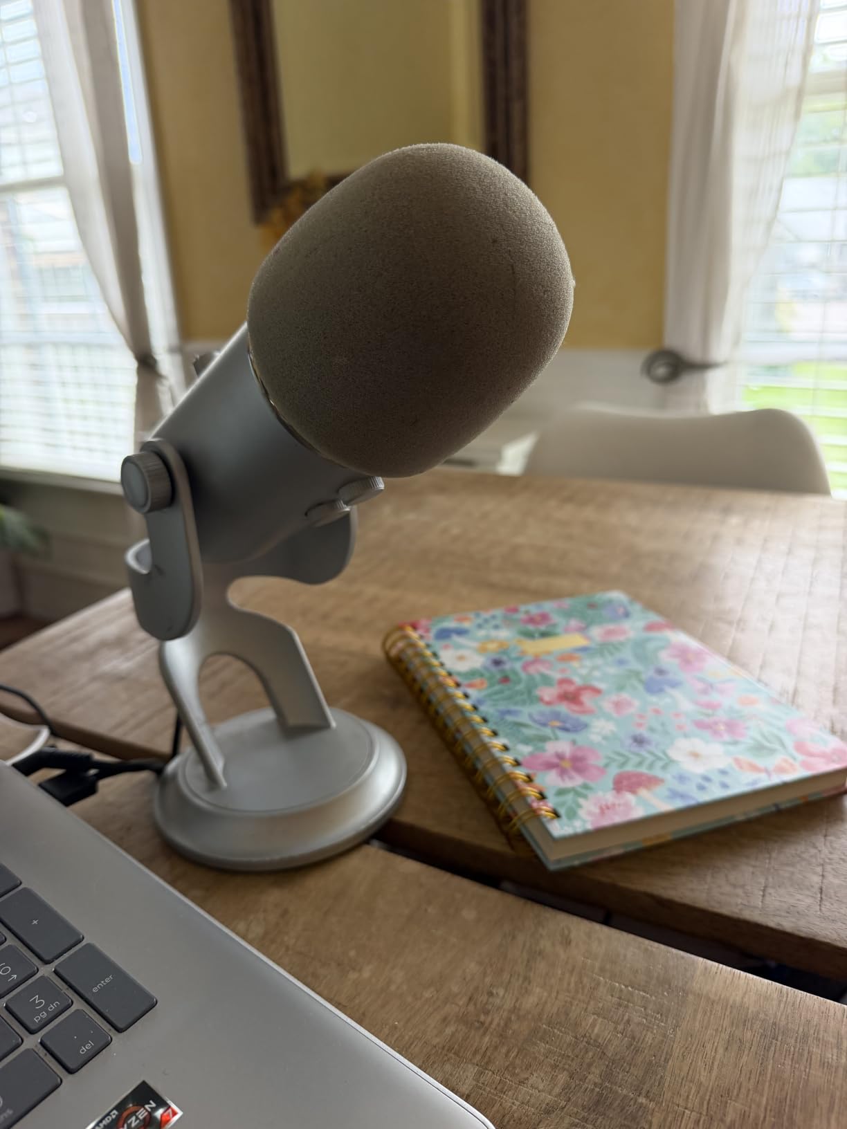 Logitech Creators Blue Yeti USB Microphone for PC, Mac, Podcasting customer photo 1