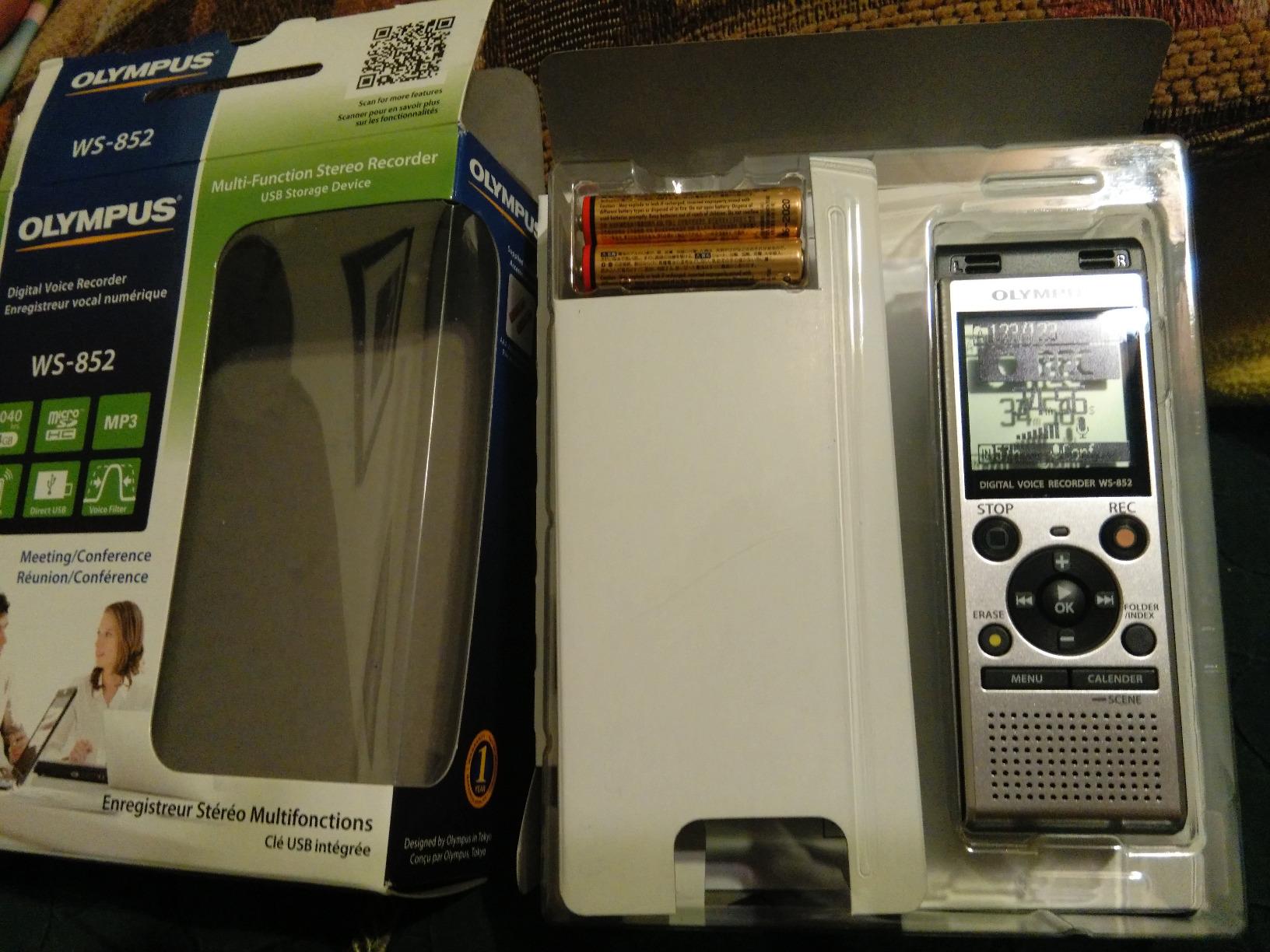 Olympus WS-852 Silver Voice Recorder with True Stereo mic, 4GB, 110 Hours Battery Life, microSD External Memory, USB, with MP3 File Format customer photo 1