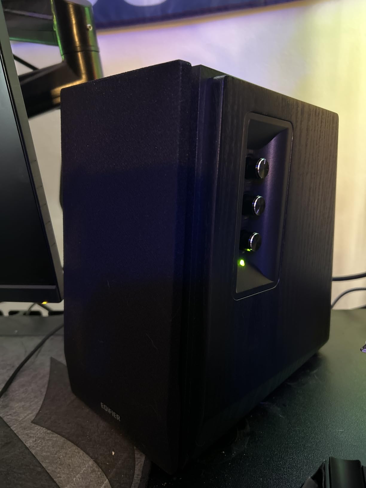 Edifier R1700BT Bluetooth Bookshelf Speaker - Active Near-Field Studio Monitors - Powered Speakers 2 Setup Wooden Enclosure - 66w RMS customer photo 2