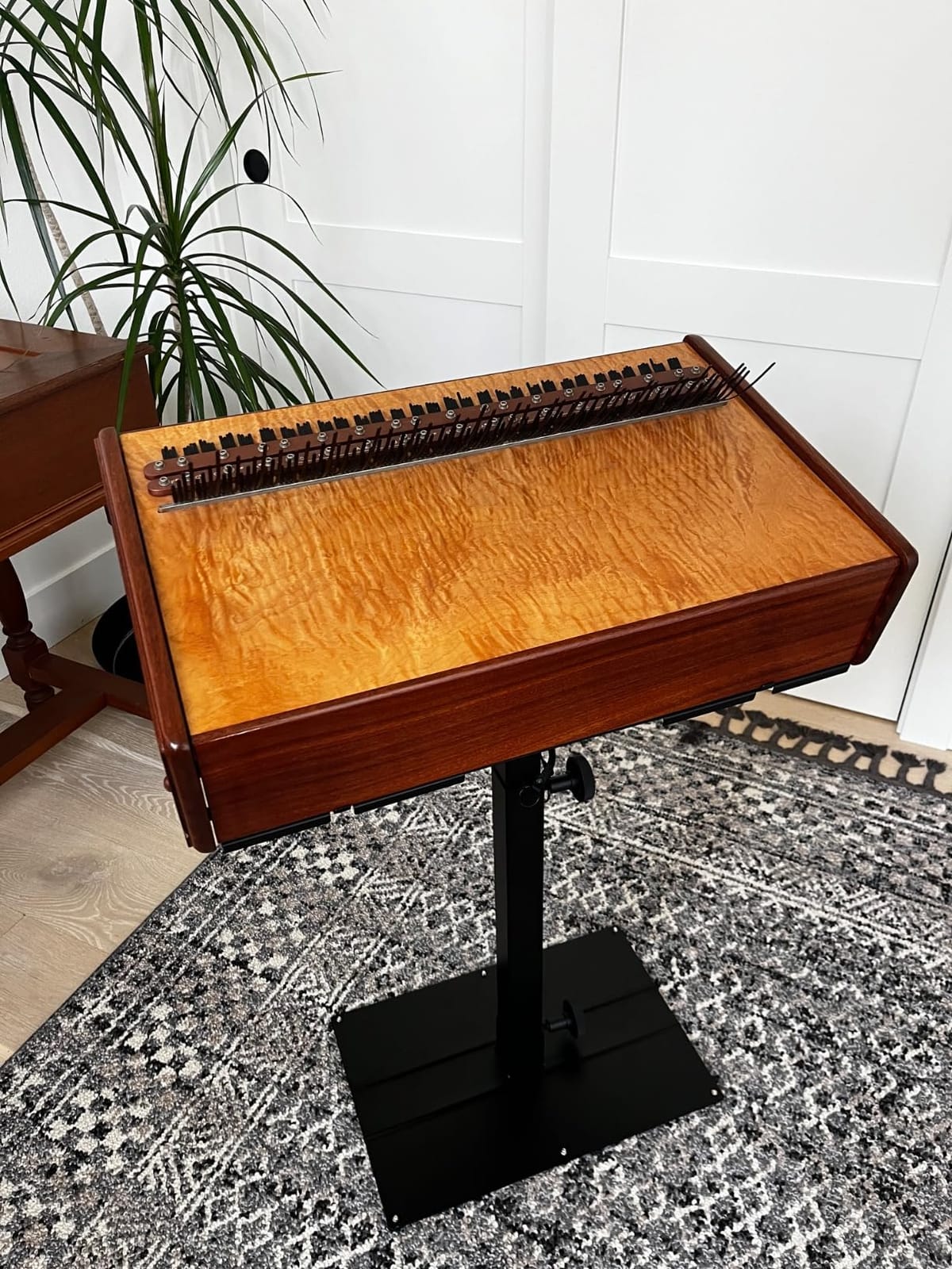 On-Stage KS6150 Compact MIDI/Synthesizer Utility Stand (for Small Keyboards, Mini Synths, Effects Processors, Samplers, Tablets, DJ Mixers & More) customer photo 1