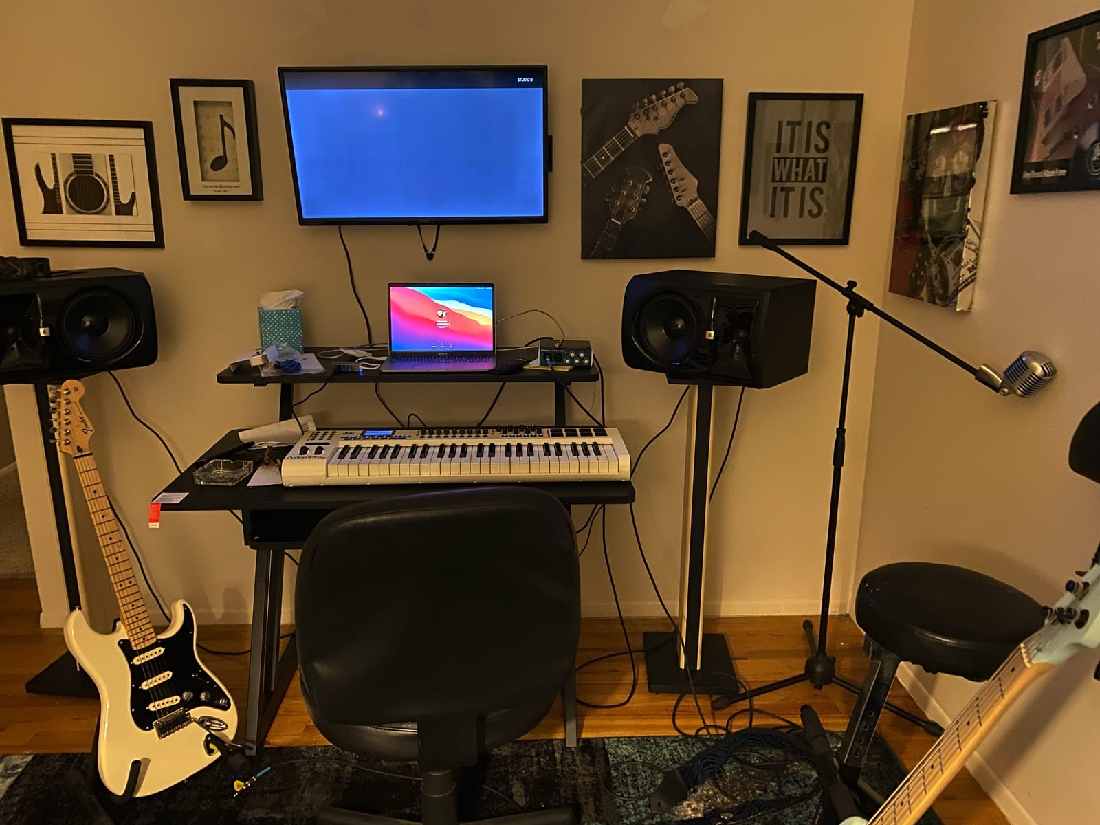 On-Stage WS7500 Series Wood Studio Workstation, Black customer photo 2