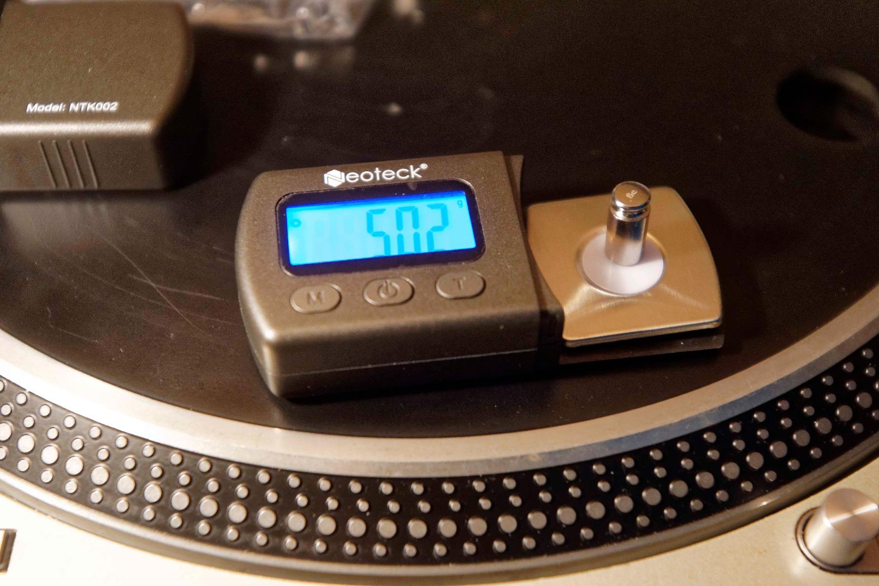 Neoteck Digital Turntable Stylus Force Gauge 0.01g/5.00g with Blue LCD | Backlight Turntable Stylus Pressure Gauge with 5g Weight & Leather Case Accurate Tracking for Tonearm Phono Cartridge-Grey customer photo 1