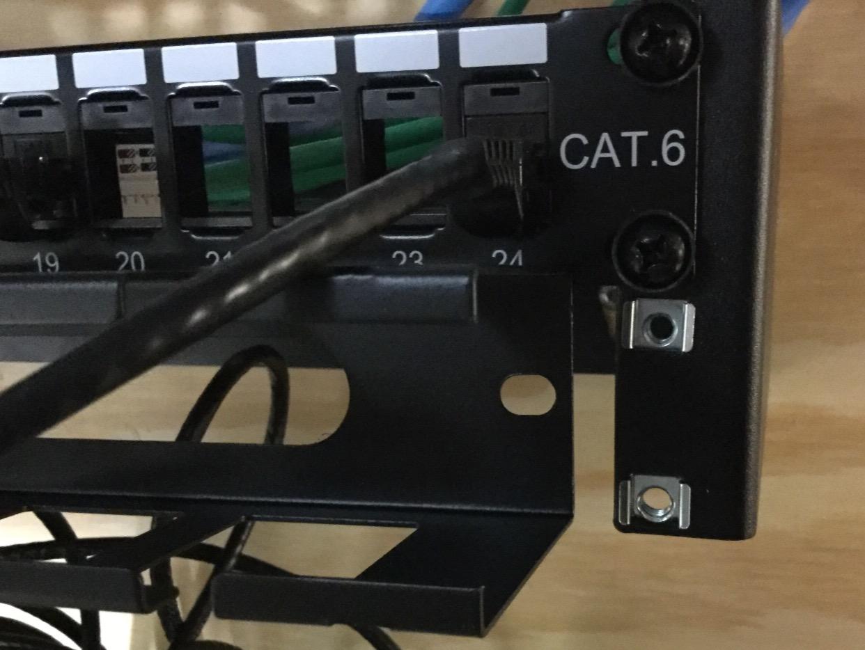 StarTech.com 3ft (1m) Vertical Cable Management Duct with Cover - 0U Open Slot Finger Duct Wire Raceway for 19 Inch Server Rack (CMVER20UF) customer photo 1