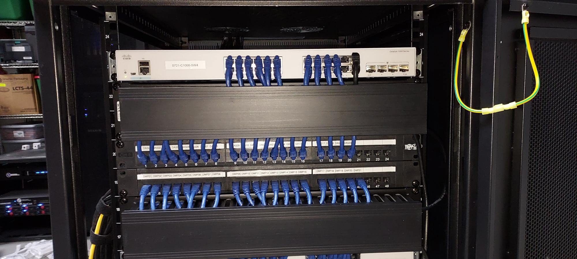 StarTech.com 3ft (1m) Vertical Cable Management Duct with Cover - 0U Open Slot Finger Duct Wire Raceway for 19 Inch Server Rack (CMVER20UF) customer photo 2