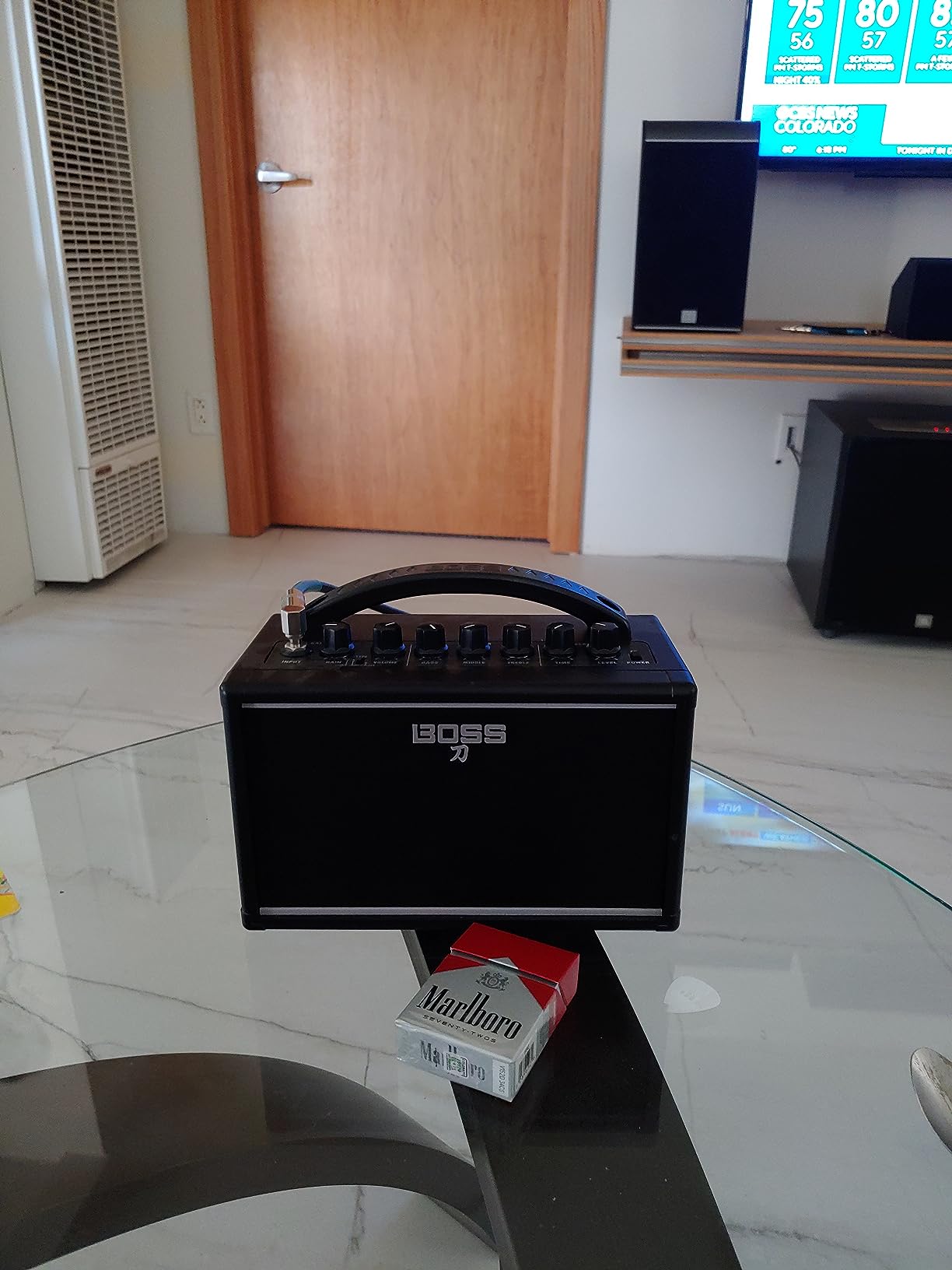 Boss Katana Mini - 7-Watt Combo Amp Ultra-Compact and Travel-Ready customer photo 1