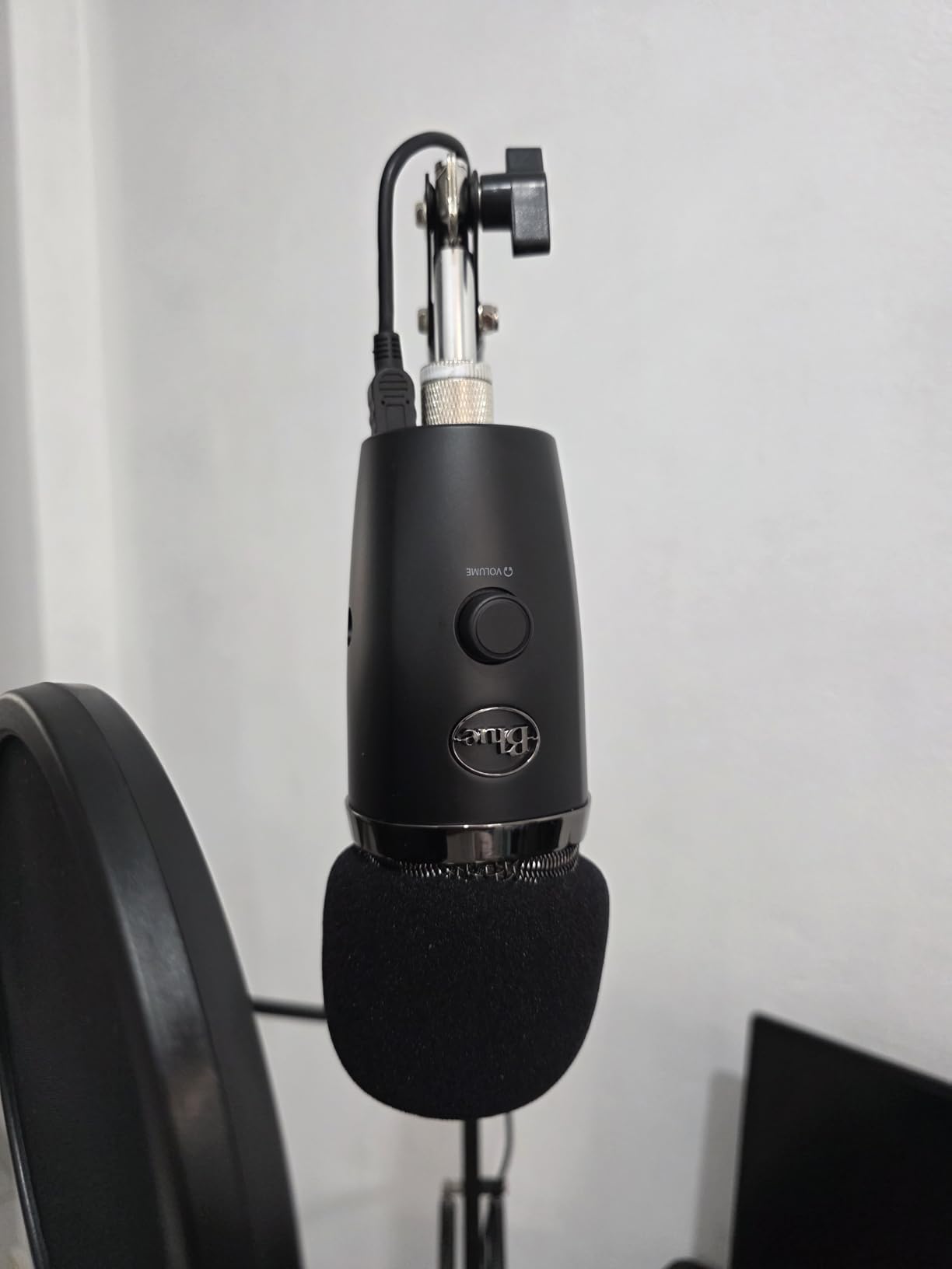 Logitech for Creators Blue Yeti Nano USB Microphone for Podcasting - Blackout customer photo 1