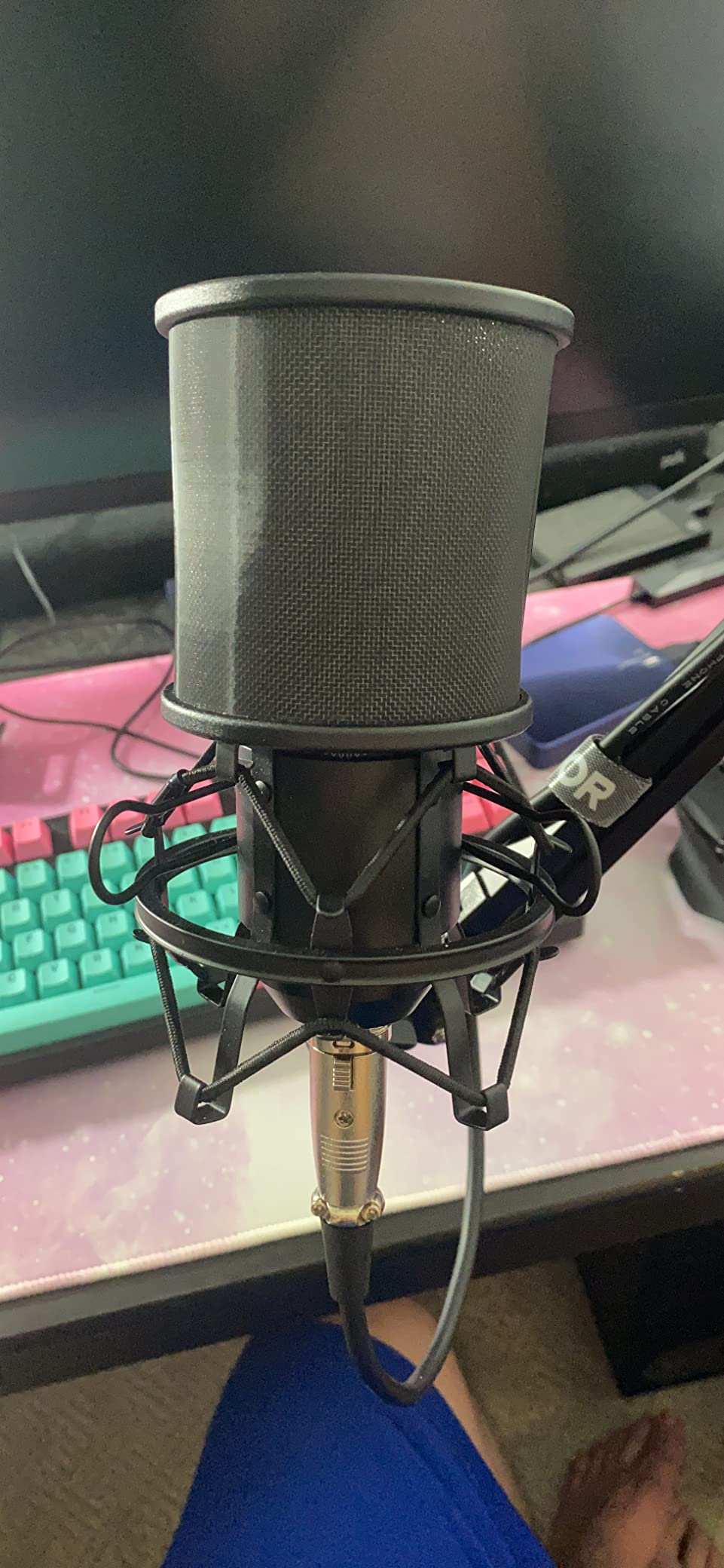 Aokeo Pop Filter, [Upgraded Three Layers] Metal Mesh & Foam & Etamine Layer Microphone Windscreen Cover Handheld Mic Shield Mask,Microphone Accessories for Vocal Recording,YouTube Videos,Streaming customer photo 1