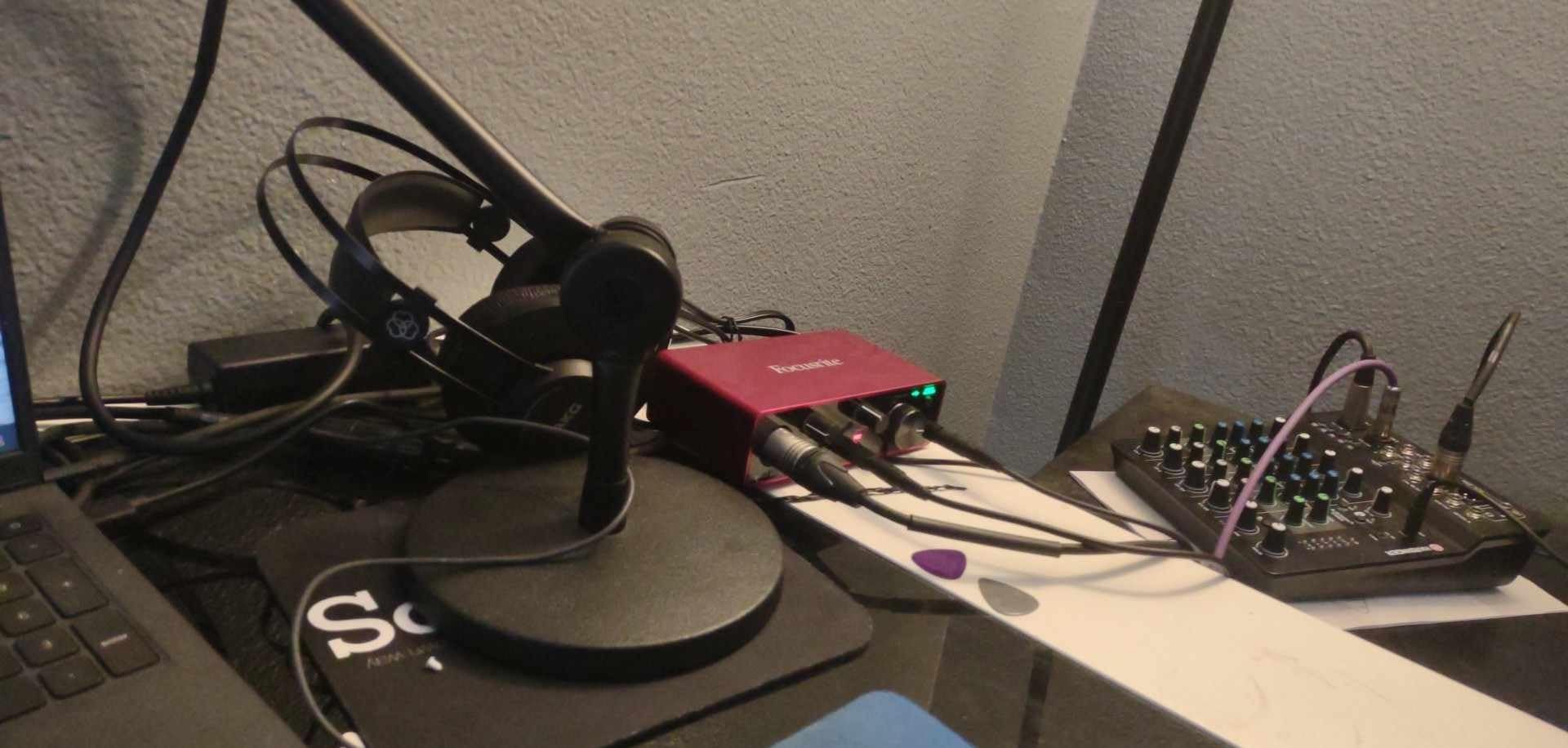 Focusrite Scarlett Solo 3rd Gen USB Audio Interface for Guitarists, Vocalists, Podcasters or Producers to record and playback studio quality sound | 1 XLR Mic Preamp, 1 Hi-Z Instrument Input, 24-Bit/192kHz, 56dB Gain Range, Air Mode, macOS/Windows/iPadOS Compatible customer photo 2