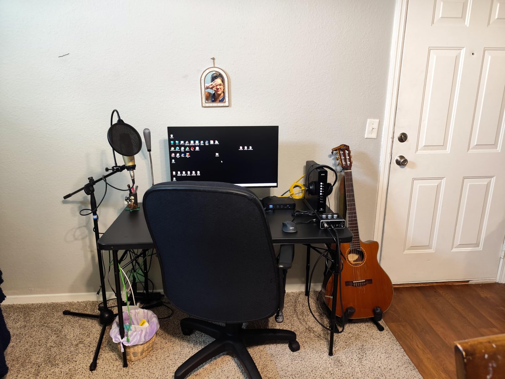 Behringer U-PHORIA STUDIO Complete Recording/Podcasting Bundle with USB Audio Interface, Condenser Microphone and Headphones customer photo 1