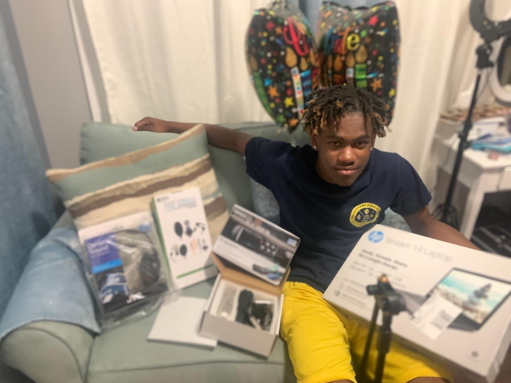 PreSonus AudioBox USB 96 Recording Bundle with Condenser Microphone Shockmount XLR Cable and Studio One Artist + Studio Magic Software (Interface Color May Vary in Blue or Black) customer photo 2
