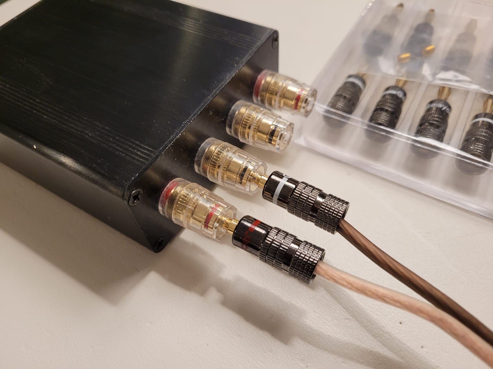 Banana Plugs for Speaker Wire - 24K Gold Plated Banana Adapter Connector (6 Pairs/12 pcs) customer photo 1