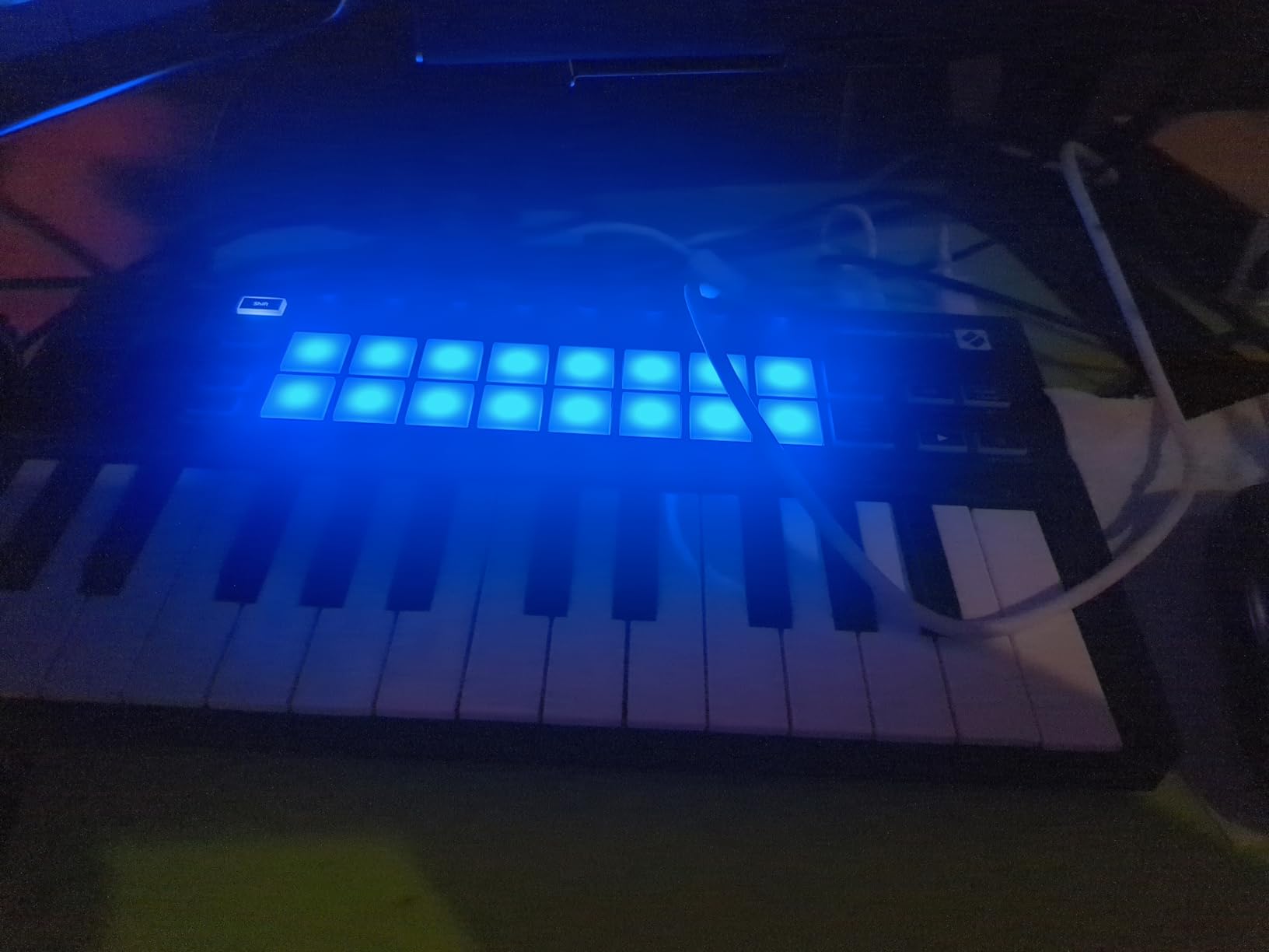 Novation Launchkey 25 [MK3] MIDI Keyboard Controller - Seamless Ableton Live Integration. Chord Mode, Scale Mode, and Arpeggiator customer photo 2