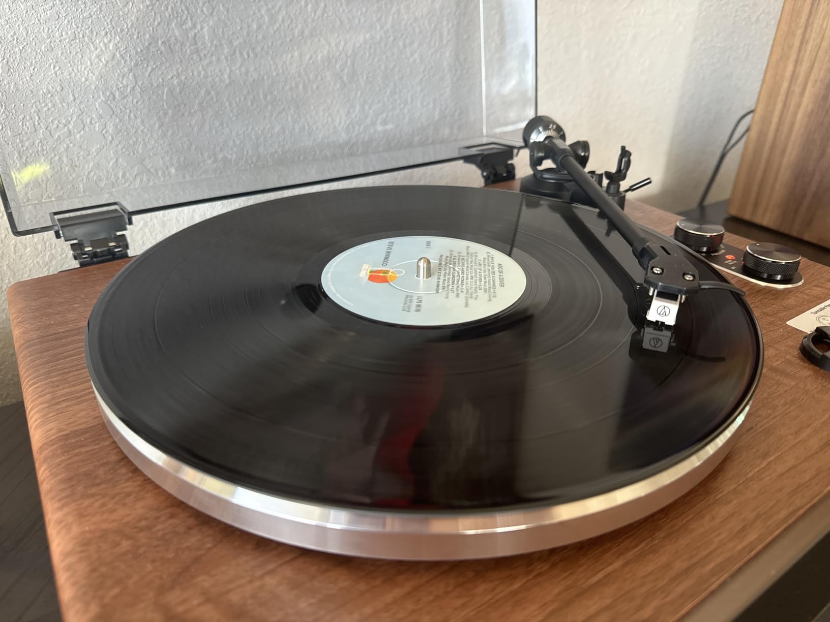 1 BY ONE High Fidelity Belt Drive Turntable with Built-in Speakers, Vinyl Record Player with Magnetic Cartridge, Wireless Playback and Aux-in Functionality, Auto Off customer photo 1