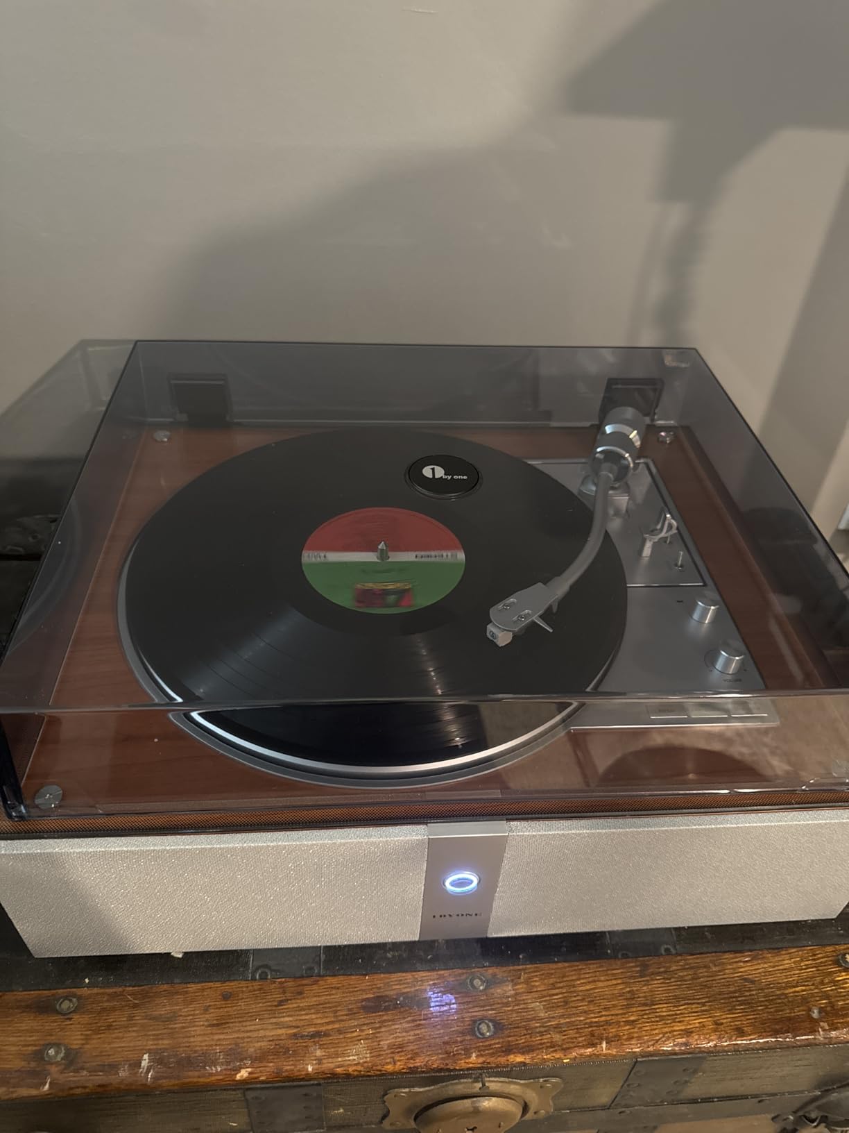 1 BY ONE Fully Automatic Record Player, All-in-One Vinyl Turntable with Built-in Speakers customer photo 1