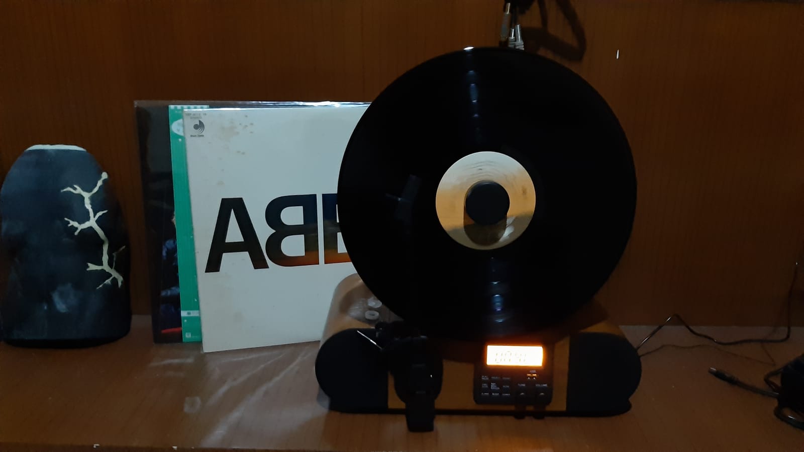Vert Vertical Vinyl Record Player | FM Radio, Bluetooth, AUX, USB | Alarm Clock | Audio Technica Cartridge | Full Range Speakers | Vintage Mid Century Modern | Handcrafted Ashtree Wood customer photo 1