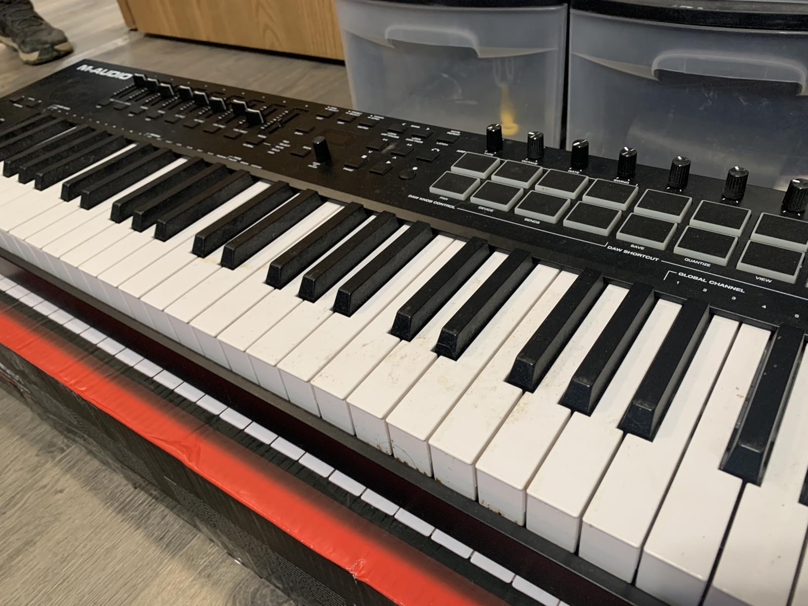 M-Audio Oxygen Pro 61 USB MIDI Keyboard Controller | 61 Velocity-Sensitive Keys, 16 Beat Pads, 8 Knobs, 9 Faders, and Bundled DAW Recording Software customer photo 2