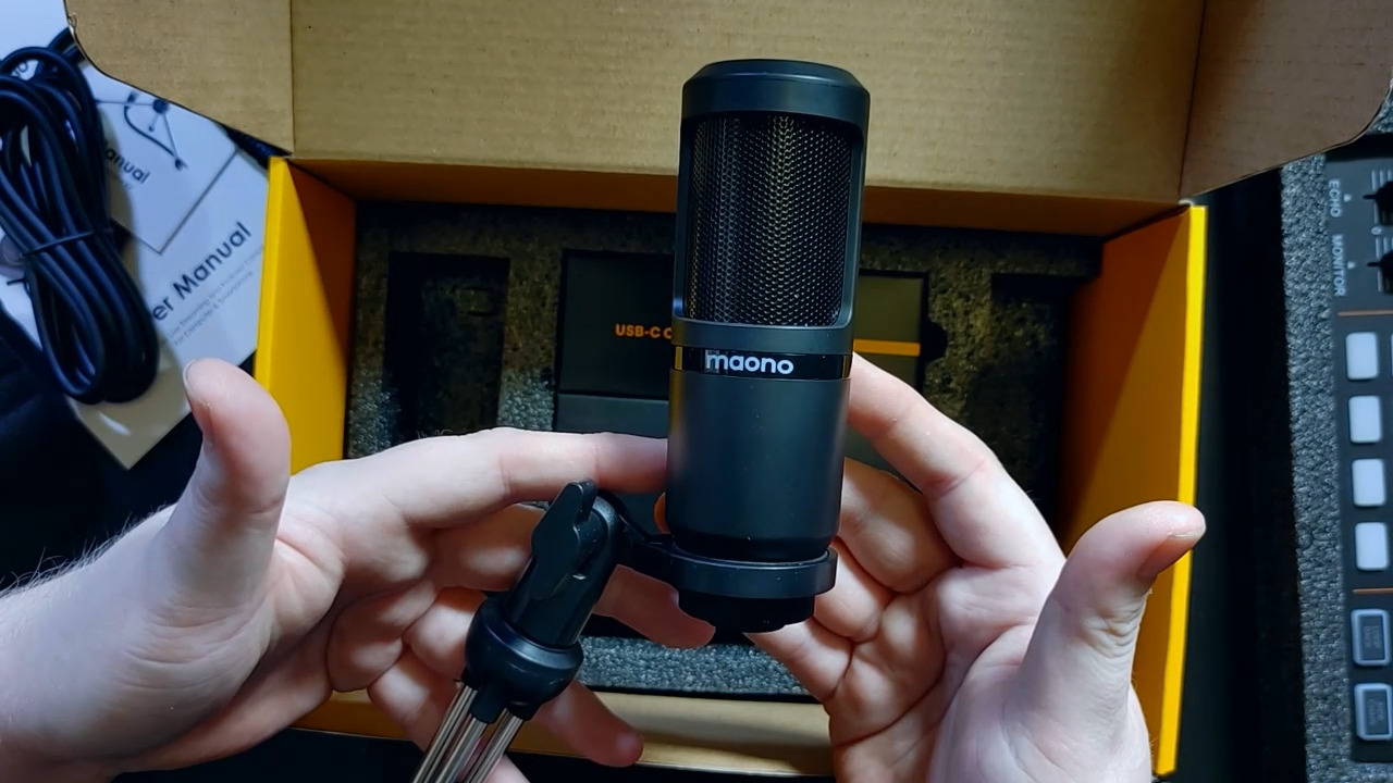 MAONO AU-AM200-S1 Podcast Equipment Bundle with Audio Mixer and 3.5mm Mic for Streaming customer photo 1
