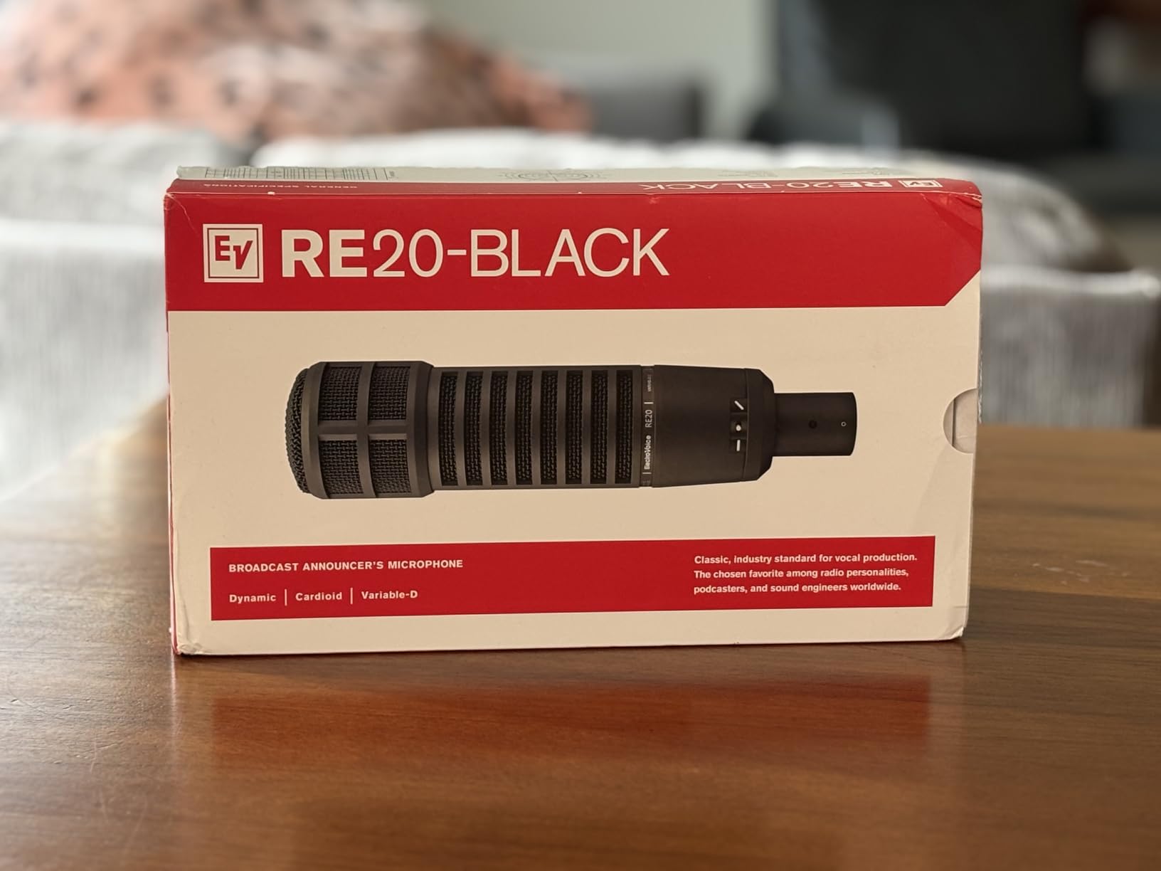 Electro-Voice RE20-BLACK Dynamic Broadcast Announcer Microphone, Black (RE20) | Variable-D XLR mic for podcasting, streaming, voiceover, radio and studio recording with internal pop filter customer photo 2
