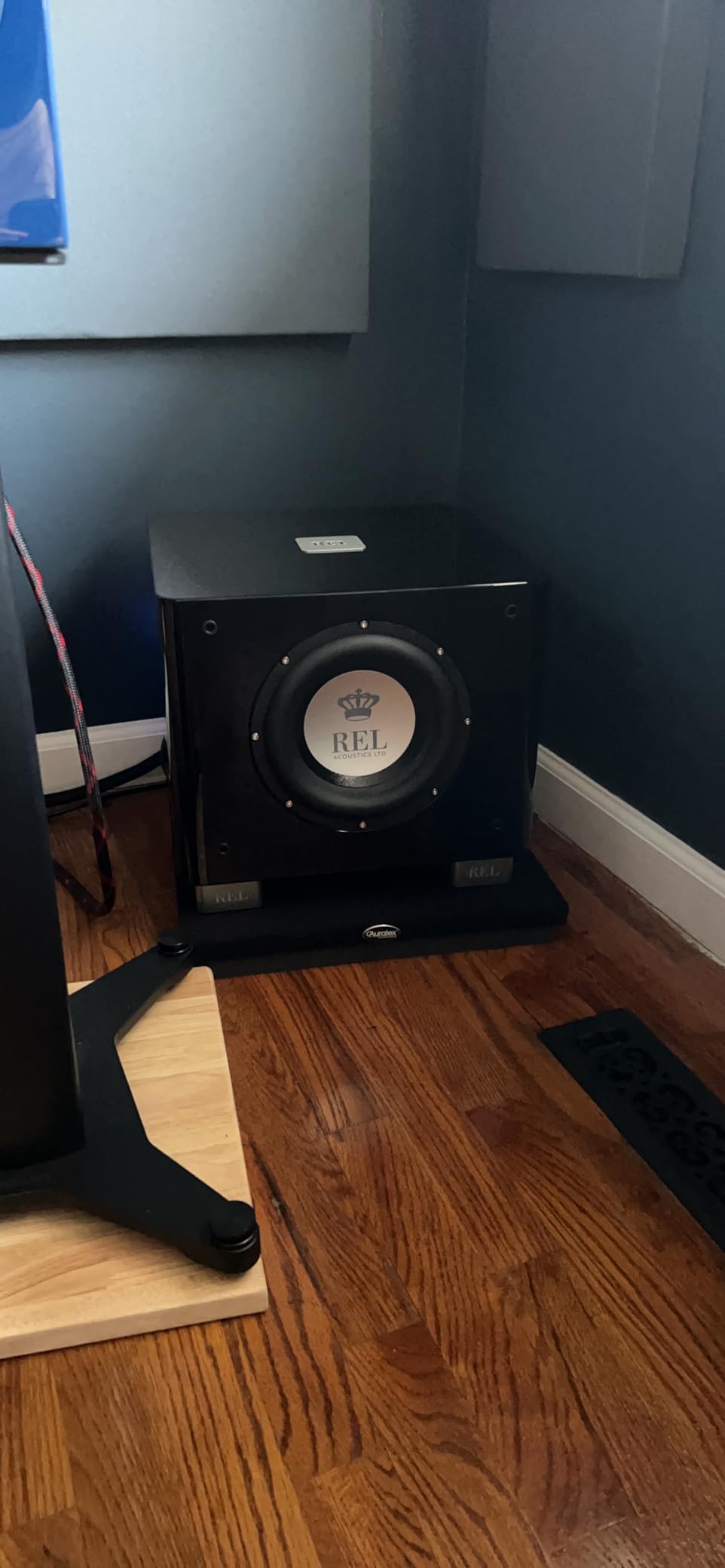 REL T/7x Powered Subwoofer - Compact Sealed Design with Class AB Amplifier, RCA Inputs customer photo 1