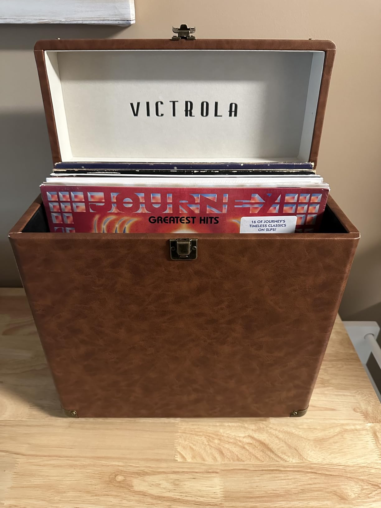 Victrola Collector - Vinyl Record Storage Case, Holds 30+ LPs - White | Vinyl record storage case, holds 30+ LPs (33/45/78), corner guards, heavy-duty hinges, dust and scratch protection customer photo 2