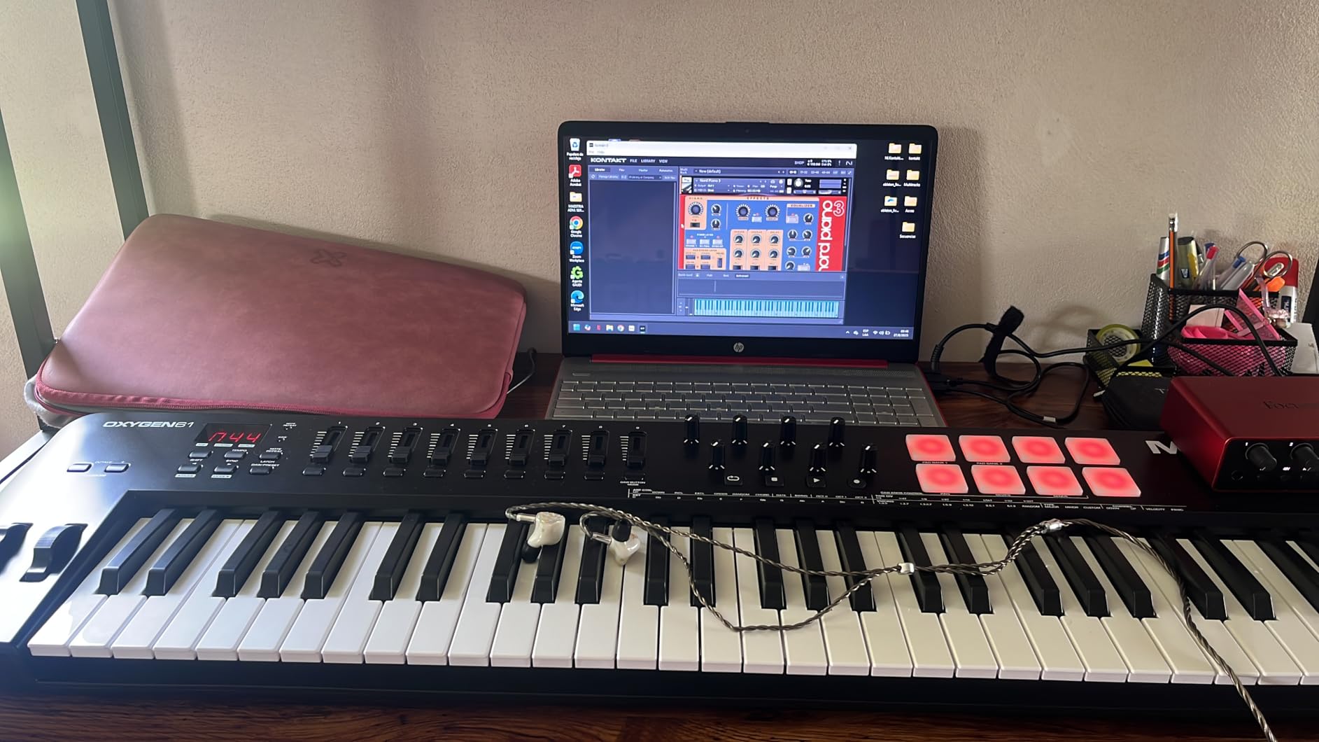 M-Audio Oxygen 61 MKV USB MIDI Keyboard Controller | 61 Velocity-Sensitive Keys, 8 Beat Pads, 8 Knobs, 9 Faders, and Bundled DAW Recording Software customer photo 1