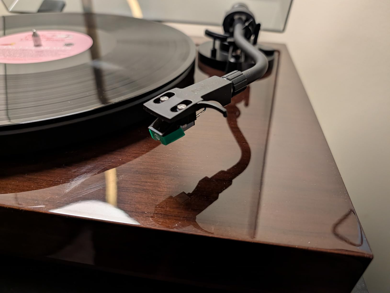 Fluance RT81 Turntable with AT95E Cartridge, Belt Drive, Built-in Preamp, Adjustable Counterweight - Piano White customer photo 1