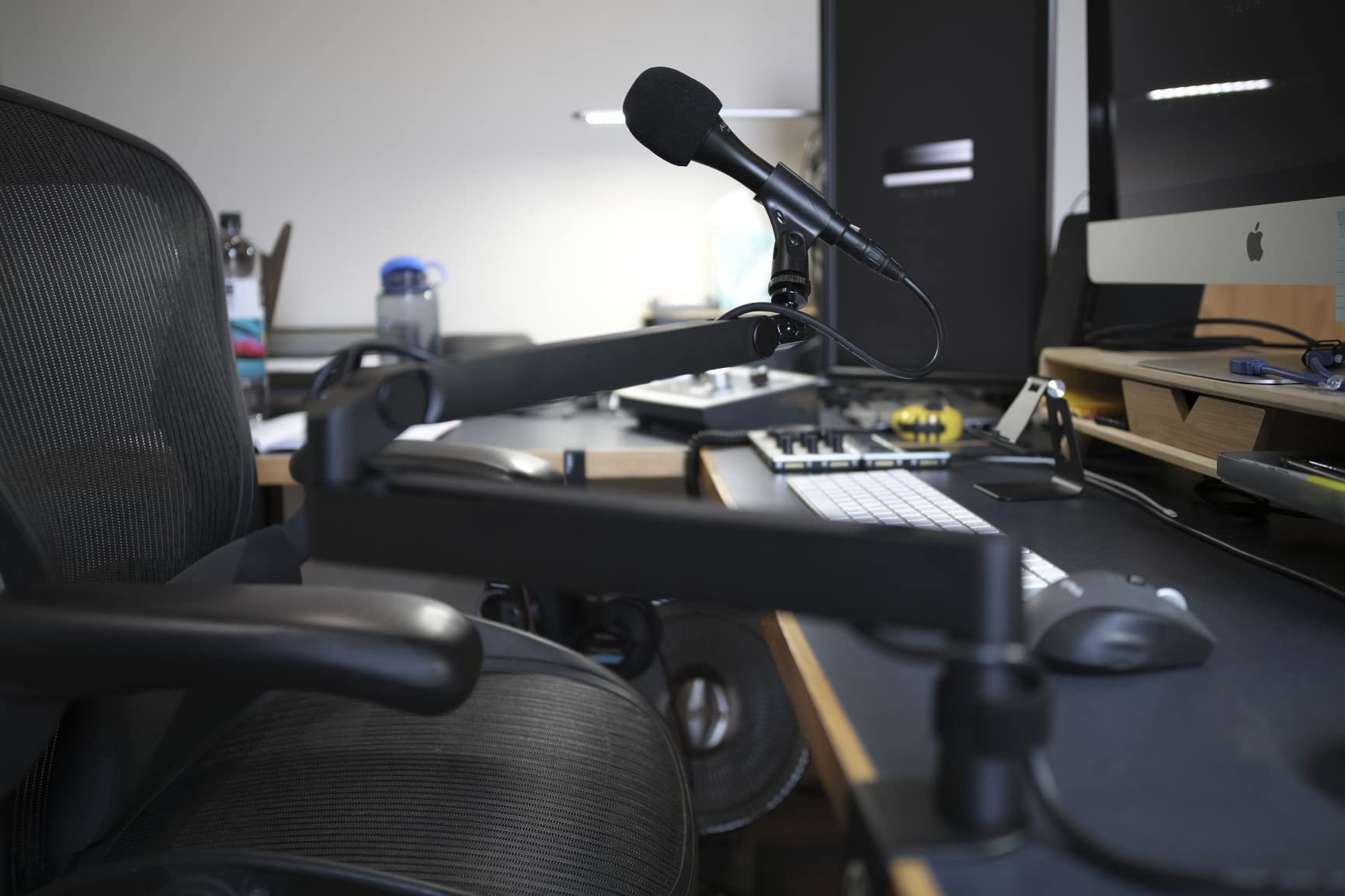 Elgato Wave Mic Arm Low Profile Microphone Boom Arm | Sits below shoulder line, 360-degree rotation, Magnetic cable channels, All-metal build customer photo 2