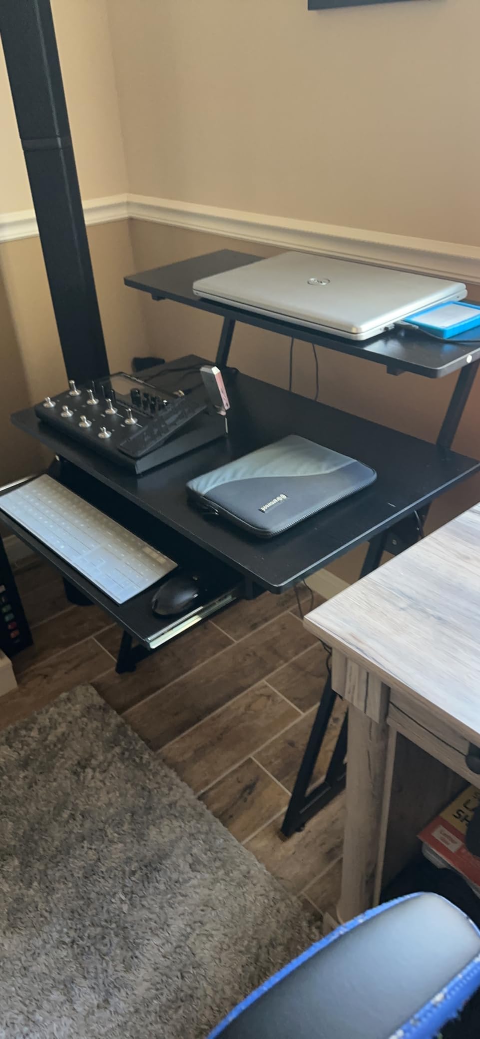 Monoprice Stage Right Recording Studio Desk with Raised Platform and Keyboard Tray, Black customer photo 2
