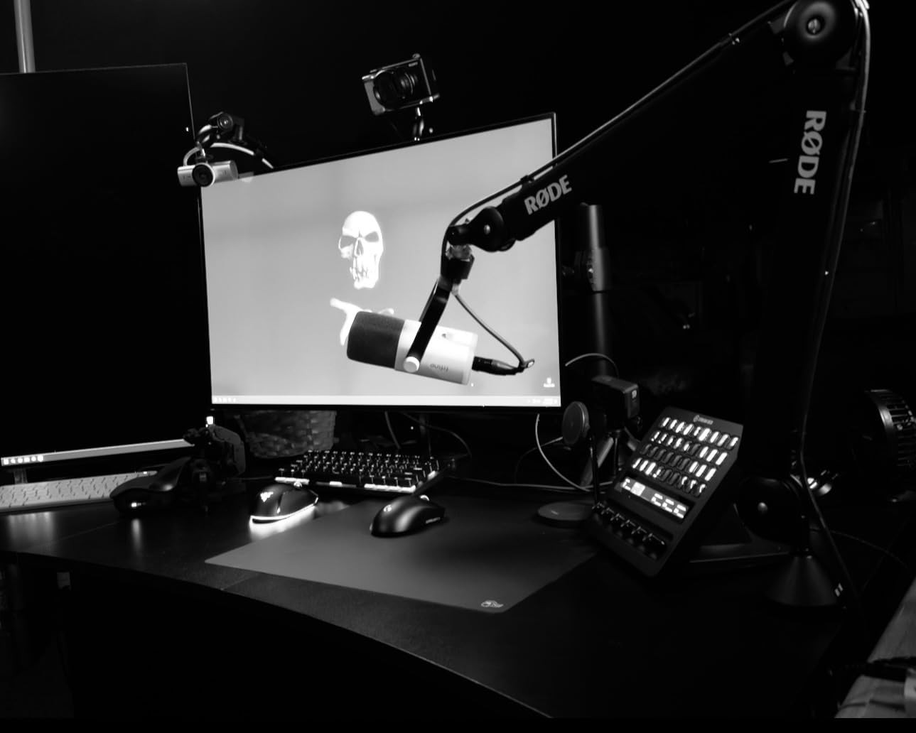 Rode PSA1+ Professional Studio Arm with Spring Damping and Cable Management, Black customer photo 2