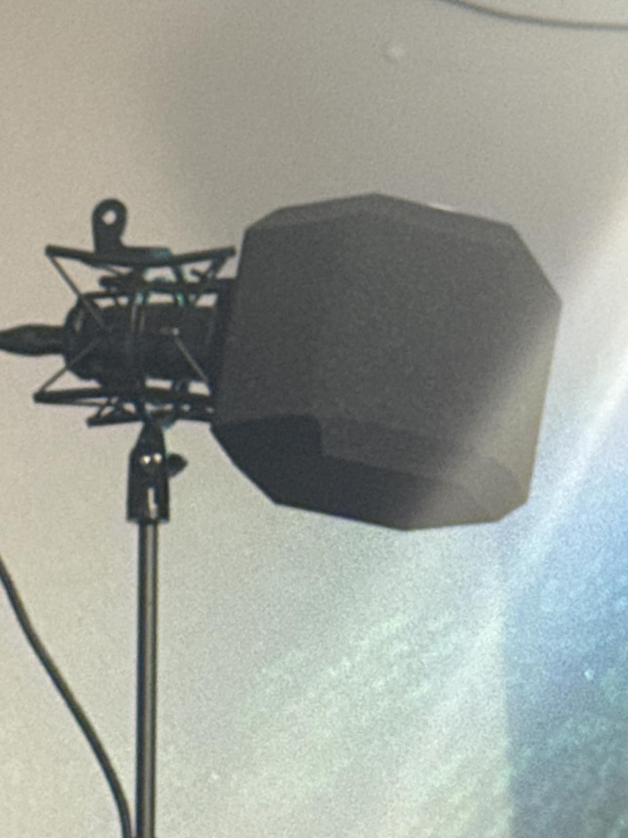 Microphone Wind Shield Pop Filter Microphone Isolation Ball, Acoustic Filter for Record Studios Mic, Sound-Absorbing Foam Five-sided Seal Design to Effectively Reduces Noise and Reflections customer photo 2
