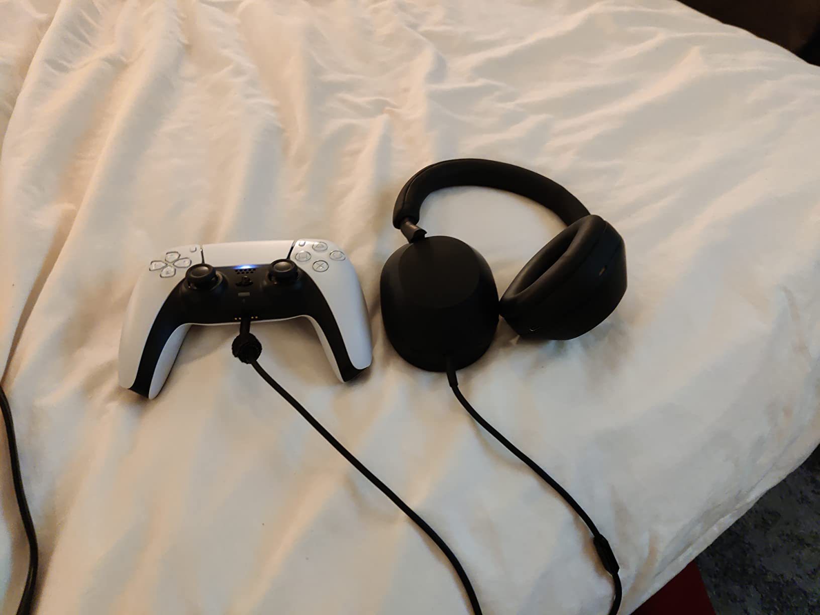 Sony WH-1000XM5 Premium Noise Cancelling Wireless Headphones, Black customer photo 1