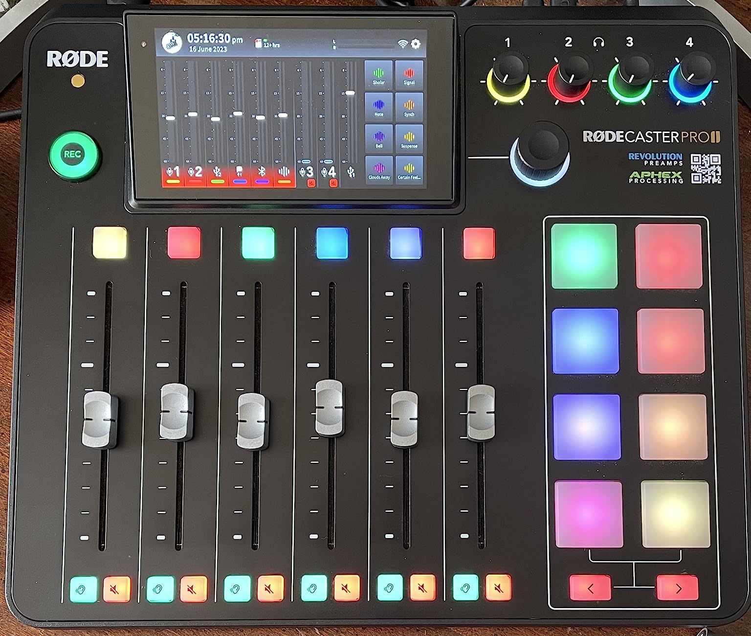 RØDE RØDECaster Pro II All-in-One Production Solution for Podcasting, Streaming, Music Production and Content Creation, Black customer photo 1