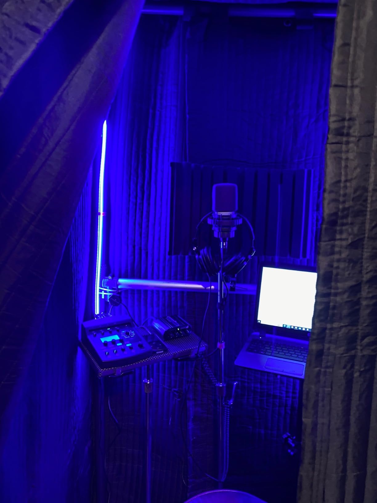Portable Vocal Booth for Recording, Portable Recording Booth for Home Studio, Acoustic Treatment to Reduce Echo, Sound Isolation Booth, 5-Min Assembly w/Travel Bag, Lights, Phone Holder (2026 Update) customer photo 2