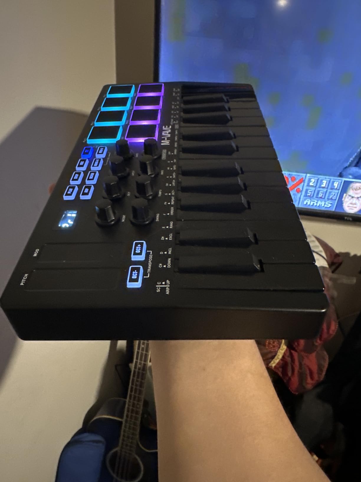 M-VAVE 25 Key USB MIDI Keyboard Controller With 8 Backlit Drum Pads, Bluetooth Semi Weighted Professional Dynamic Keybed, 8 Knobs and Music Production, Software Included (Black) customer photo 2