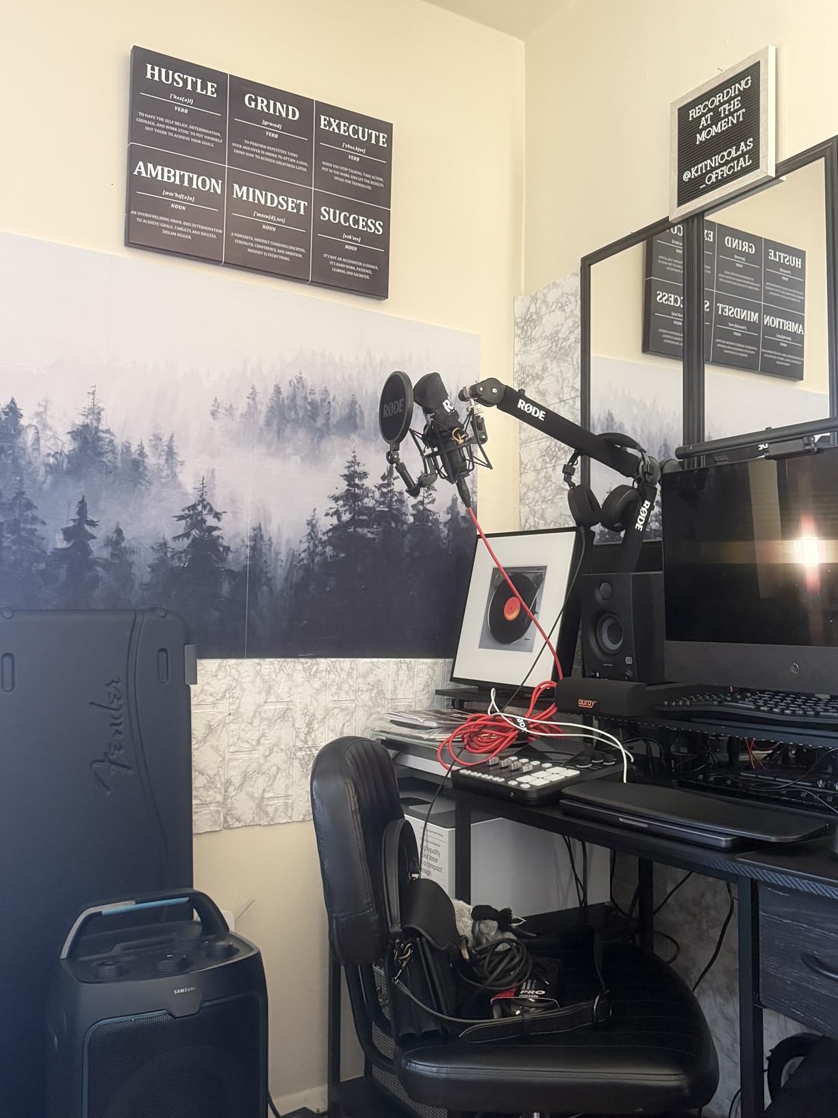RØDE NT1 5th Gen Large-Diaphragm Studio Condenser Microphone - XLR & USB Outputs customer photo 1
