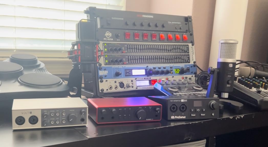 Focusrite Scarlett 2i2 4th Gen USB Audio Interface for Recording, Songwriting, Streaming and Podcasting - High-Fidelity, Studio Quality Recording, and All the Software You Need to Record | 2 Mic Preamps, 2 Hi-Z Instrument Inputs, 24-Bit/192kHz, 120dB Dynamic Range, Auto Gain, Clip Safe, Air Modes customer photo 1