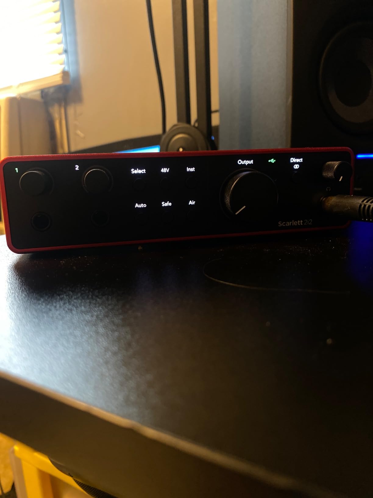 Focusrite Scarlett 2i2 4th Gen USB Audio Interface for Recording, Songwriting, Streaming and Podcasting - High-Fidelity, Studio Quality Recording, and All the Software You Need to Record | 2 Mic Preamps, 2 Hi-Z Instrument Inputs, 24-Bit/192kHz, 120dB Dynamic Range, Auto Gain, Clip Safe, Air Modes customer photo 2