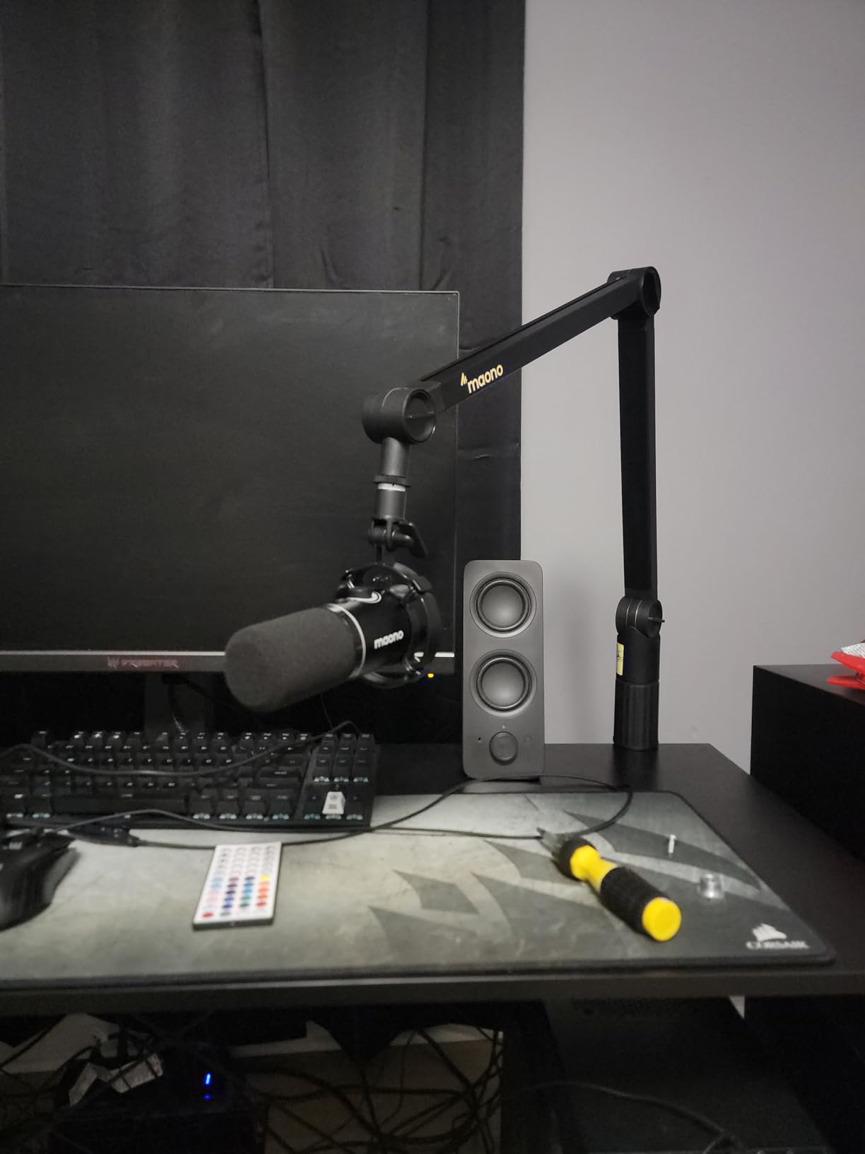 MAONO BA92 Low Profile Mic Boom Arm, Cable Management Microphone Stand | Heavy-duty adjustable desk clamp, metal construction, podcast studio streaming, clean desktop setups, black finish customer photo 2