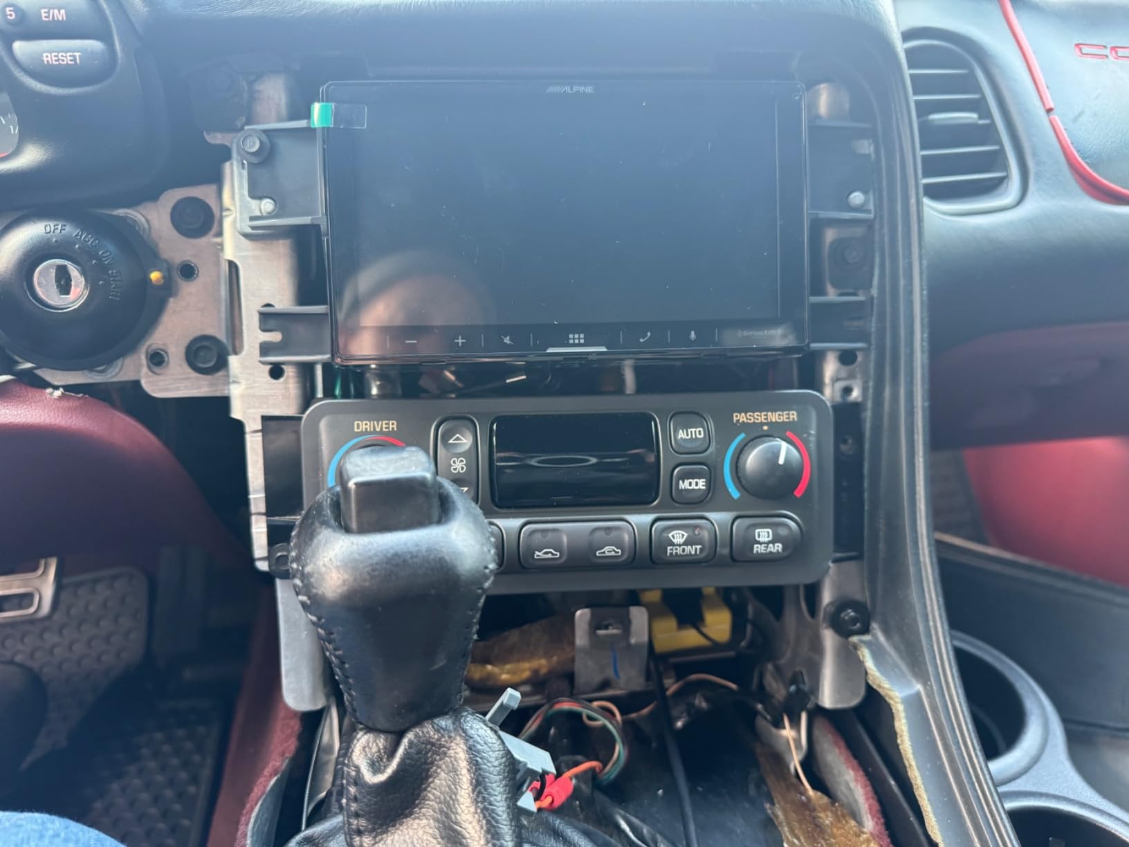 Alpine iLX-W670 Digital Multimedia Receiver with CarPlay and Android Auto Compatibility customer photo 2