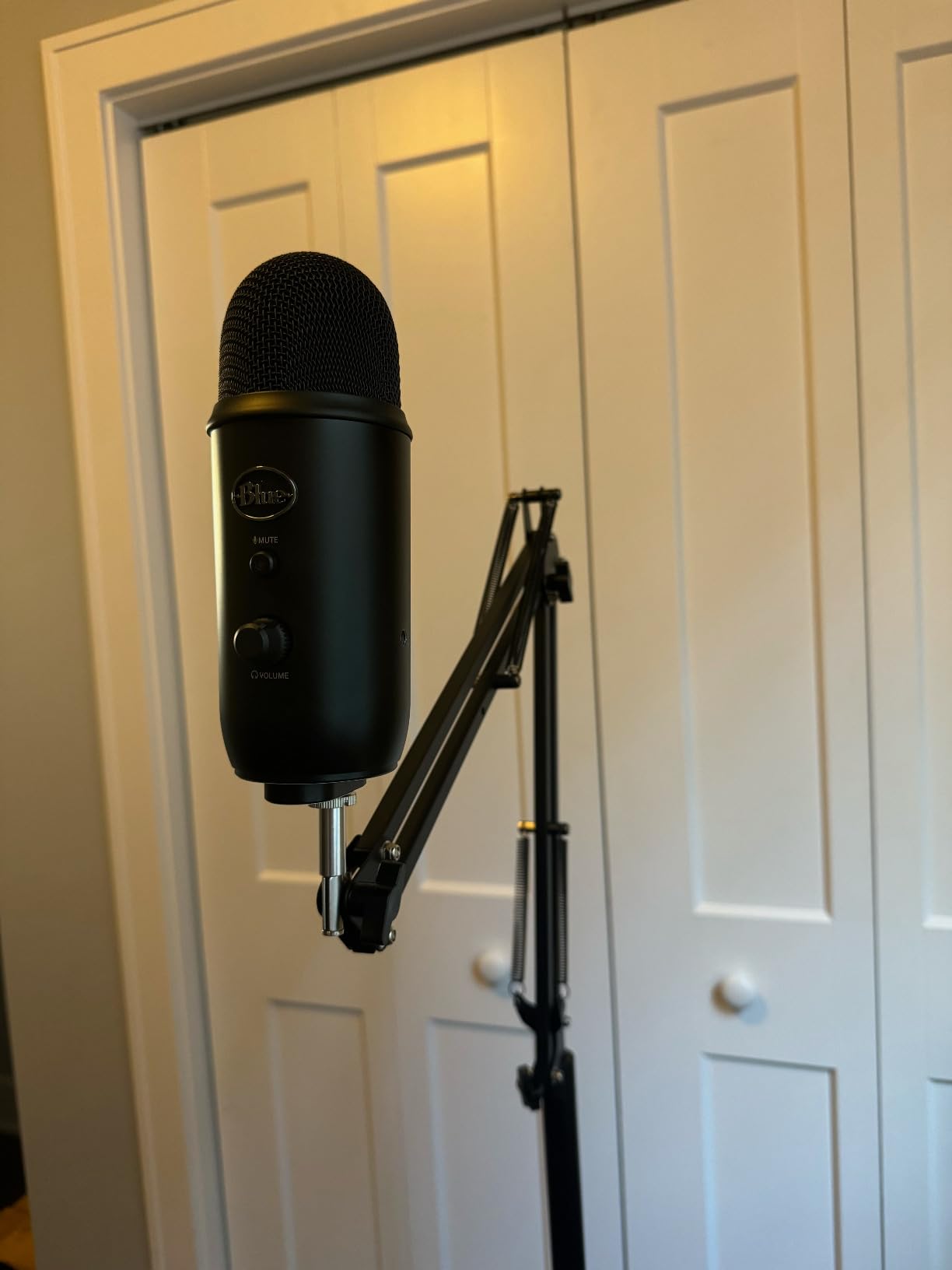 Mic Stand Floor Boom Arm with 6.6lbs Weighted Base | Podcast Microphone Stand for Blue Yeti, SM7B, MV7, HyperX QuadCast, AT2020 with Pop Filter customer photo 2