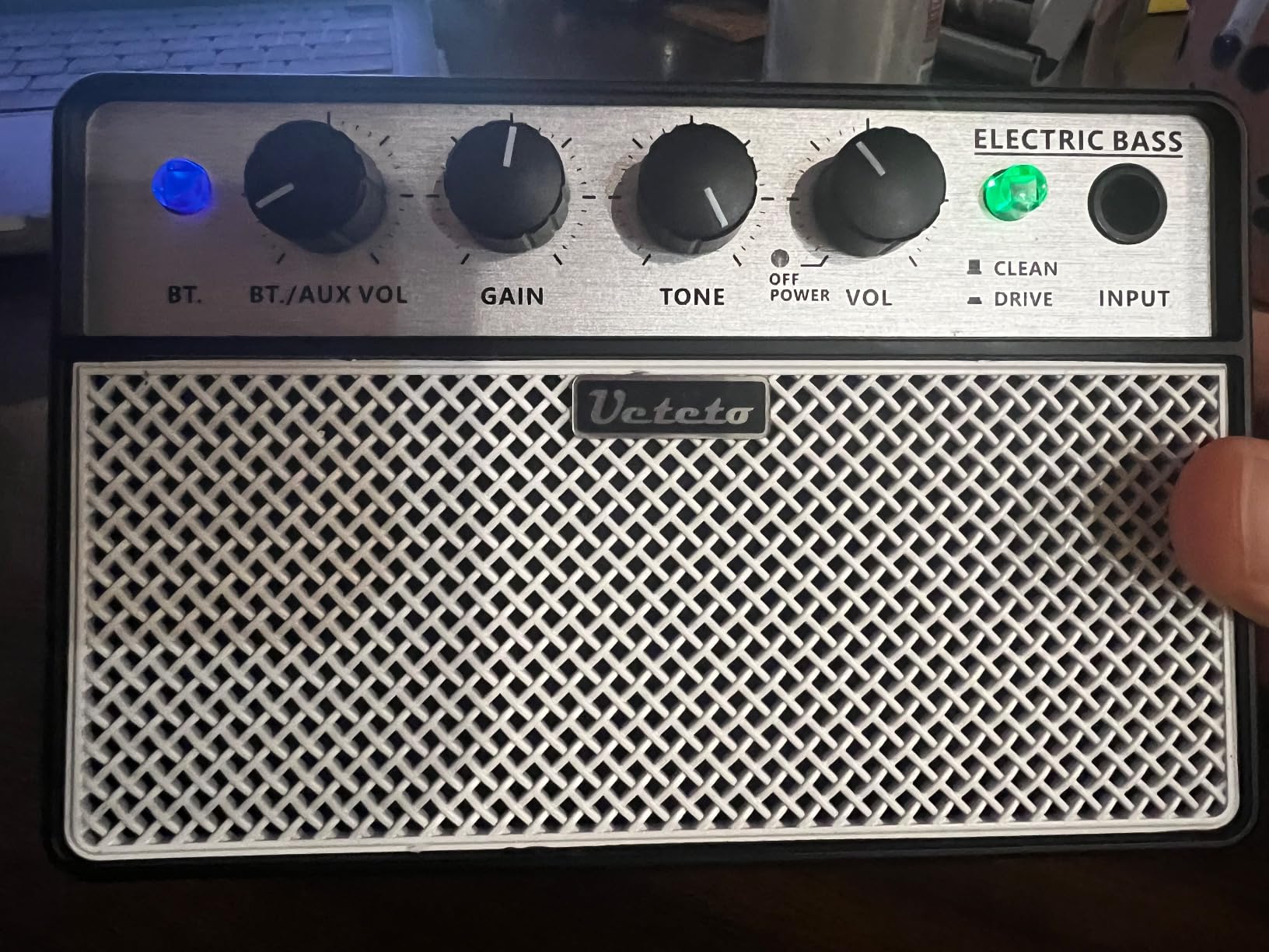 Ueteto 10W Mini Bass Amp, Portable Rechargeable Bass Guitar Practice Amplifier with Clean and Drive Channels customer photo 2