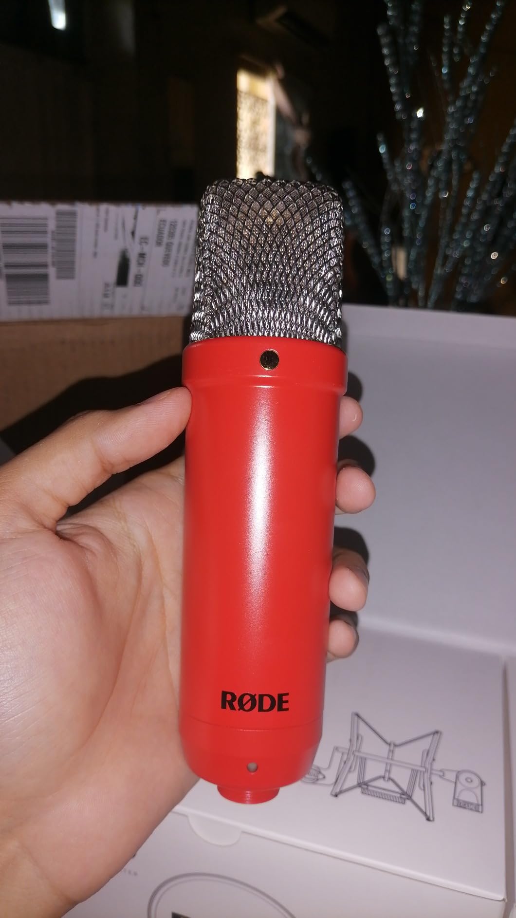 RODE NT1 Signature Series Large-Diaphragm Condenser Microphone with Shock Mount, Pop Filter and XLR Cable for Music Production, Vocal Recording, Streaming and Podcasting customer photo 2