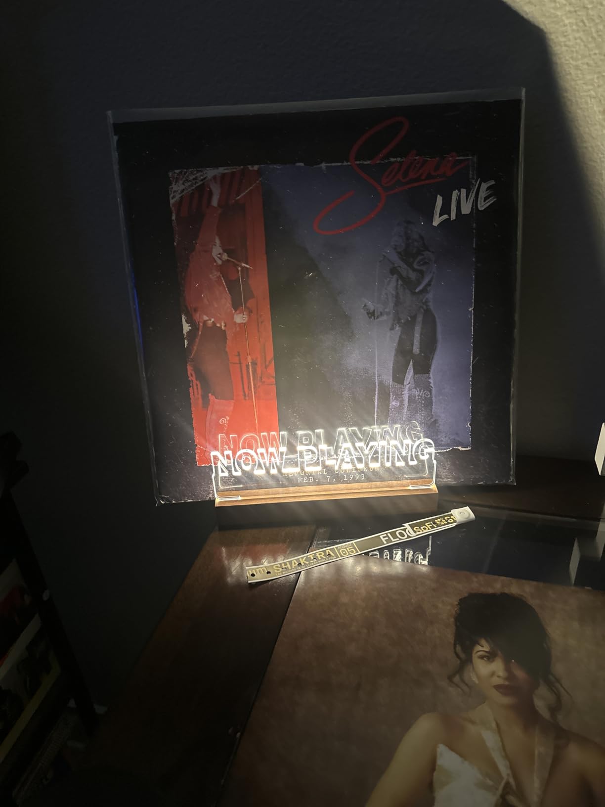 CoolGift Mart Now Playing Vinyl Record Stand, Light up Record Holder, Wooden Acrylic Display with Warm White Lights for Albums, Room Decor, for Vinyl Lovers customer photo 1