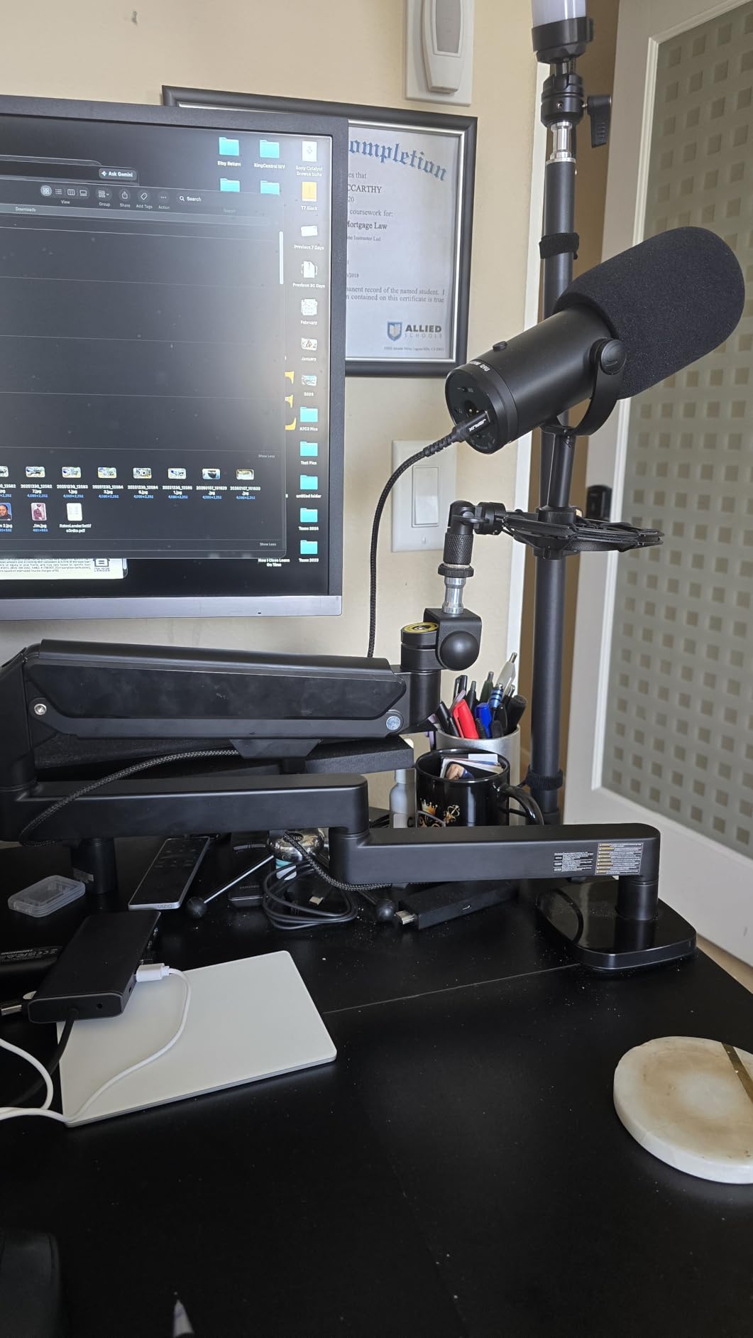 NEEWER Low Profile Mic Arm Desk Mount MS002 | 360 Degree Swivel Boom Arm with Pneumatic Damping, Cable Management, for Shure MV7 SM7B Blue Yeti customer photo 1