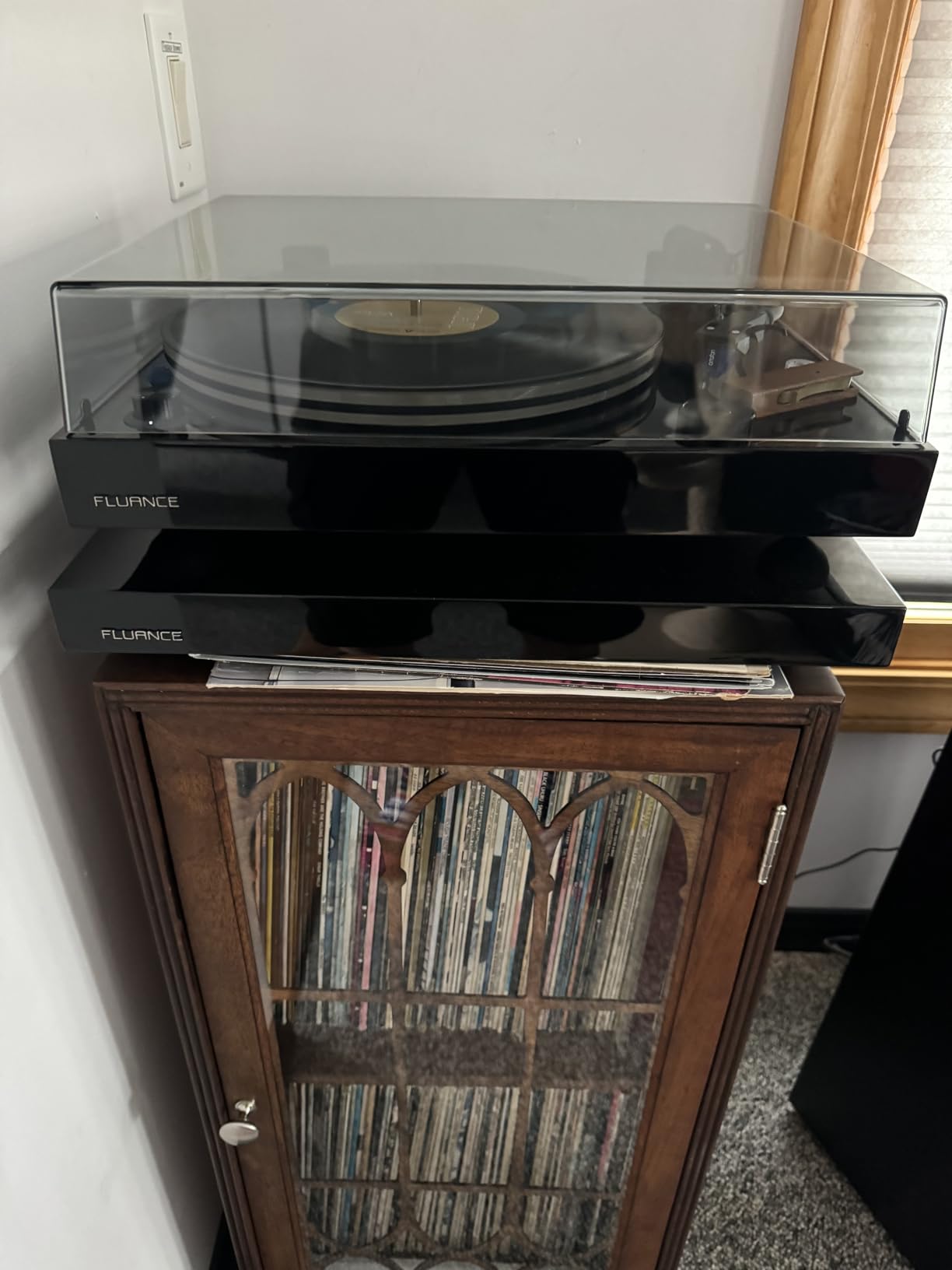 Fluance IB40 Turntable Isolation Base Anti-Vibration Wood Platform for Enhanced Sound Clarity and Superior Damping with Height Adjustable Feet, Bubble Level, Universal Compatibility- Piano Black customer photo 1
